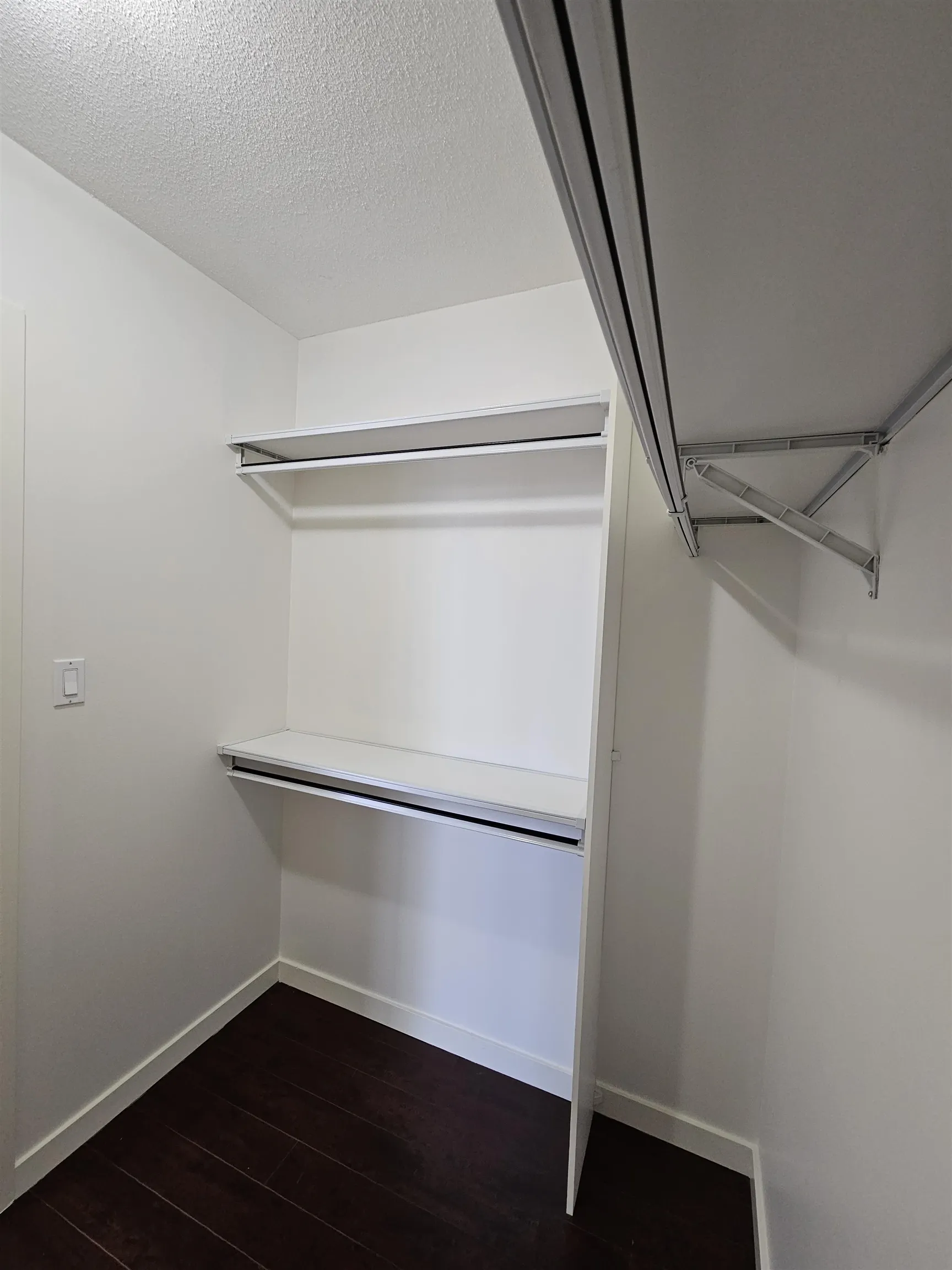 1406 1185 The High Street