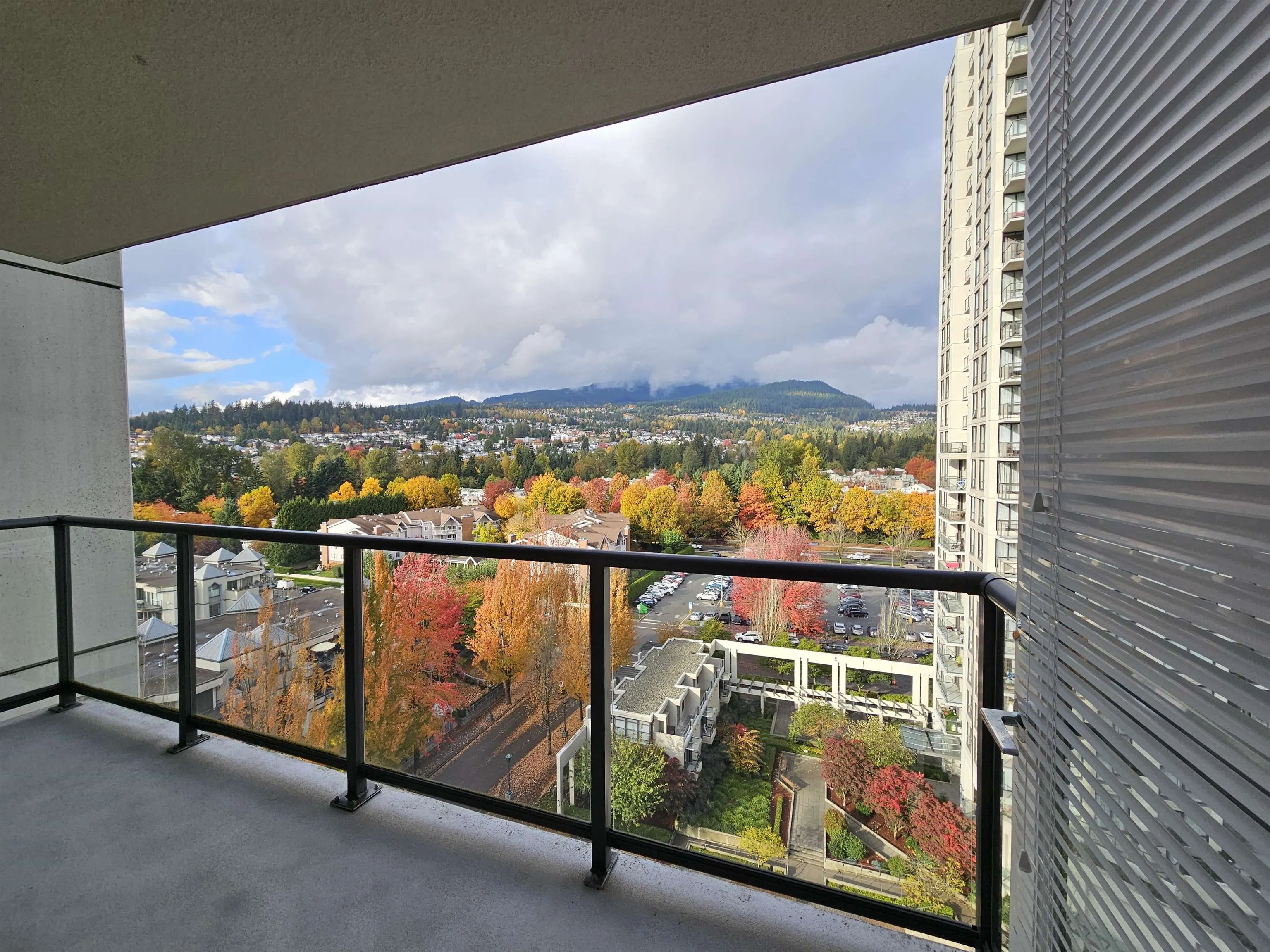 1406 1185 The High Street