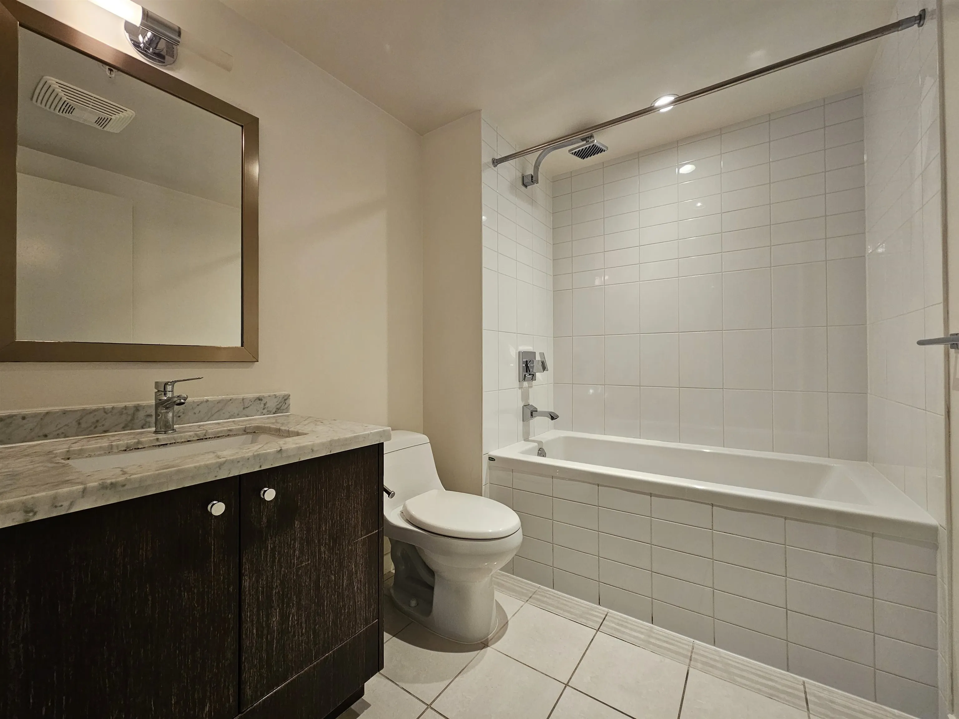 1406 1185 The High Street