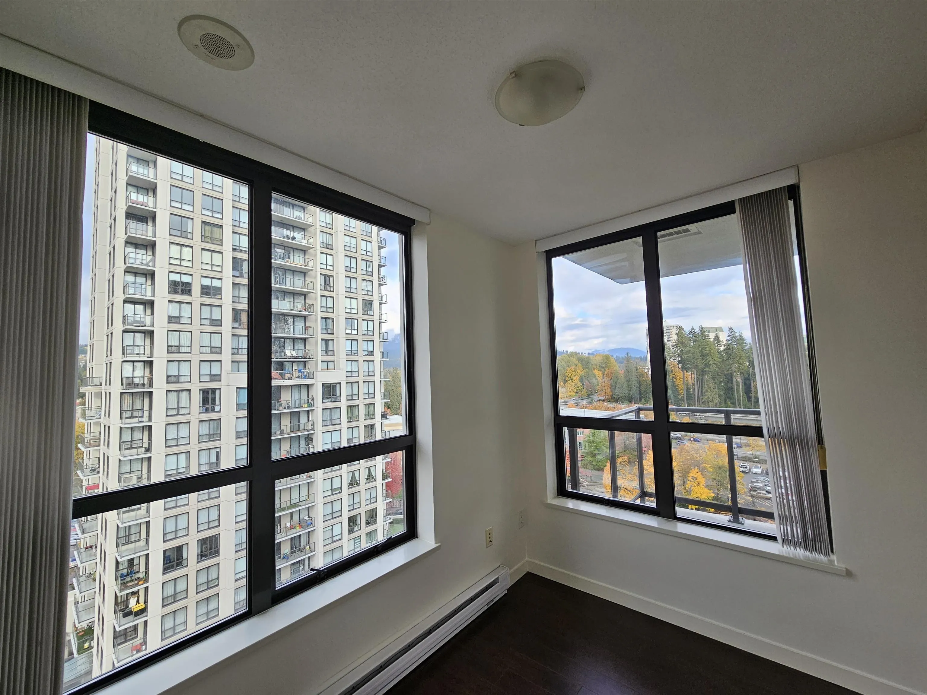 1406 1185 The High Street