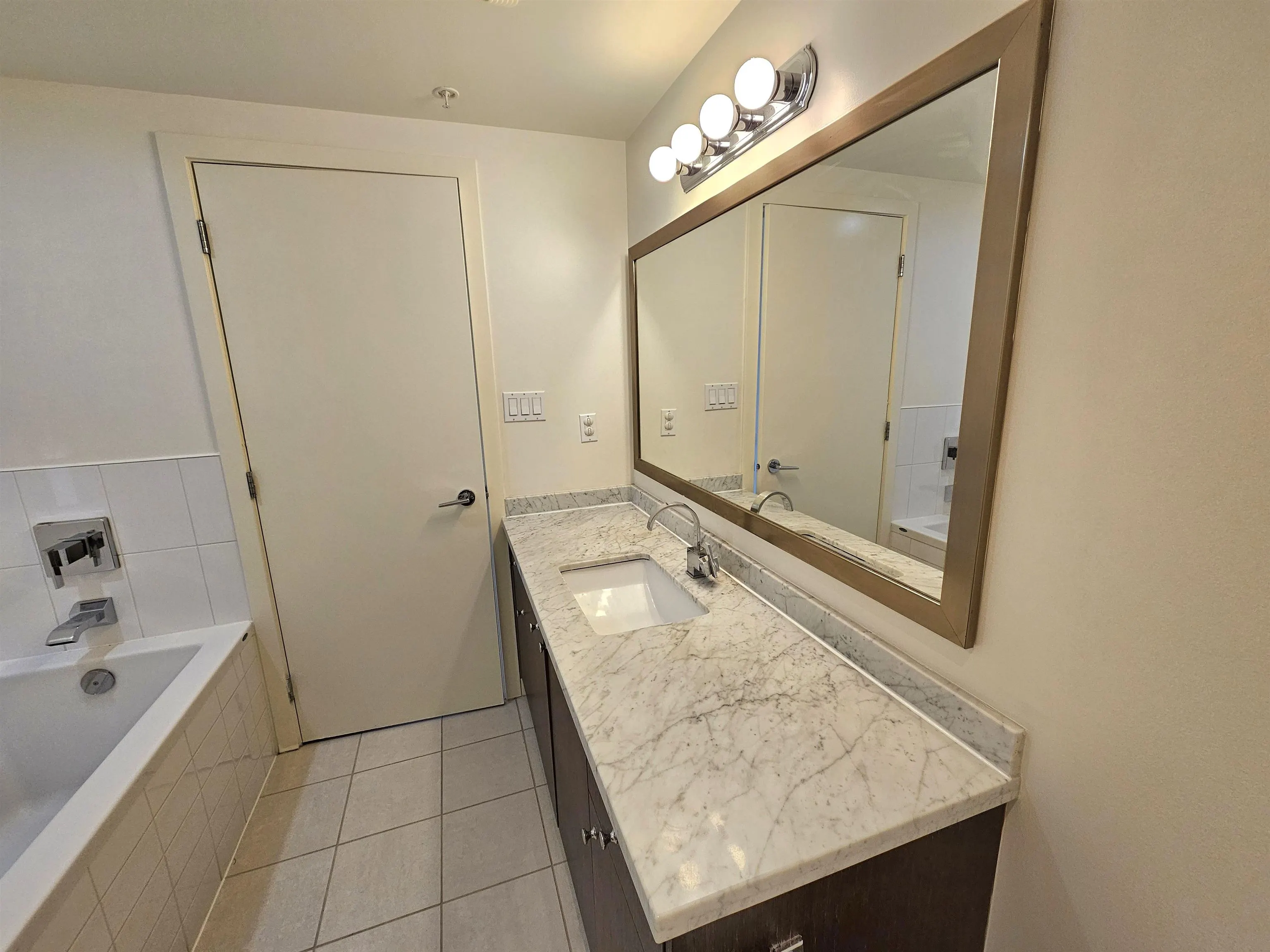 1406 1185 The High Street