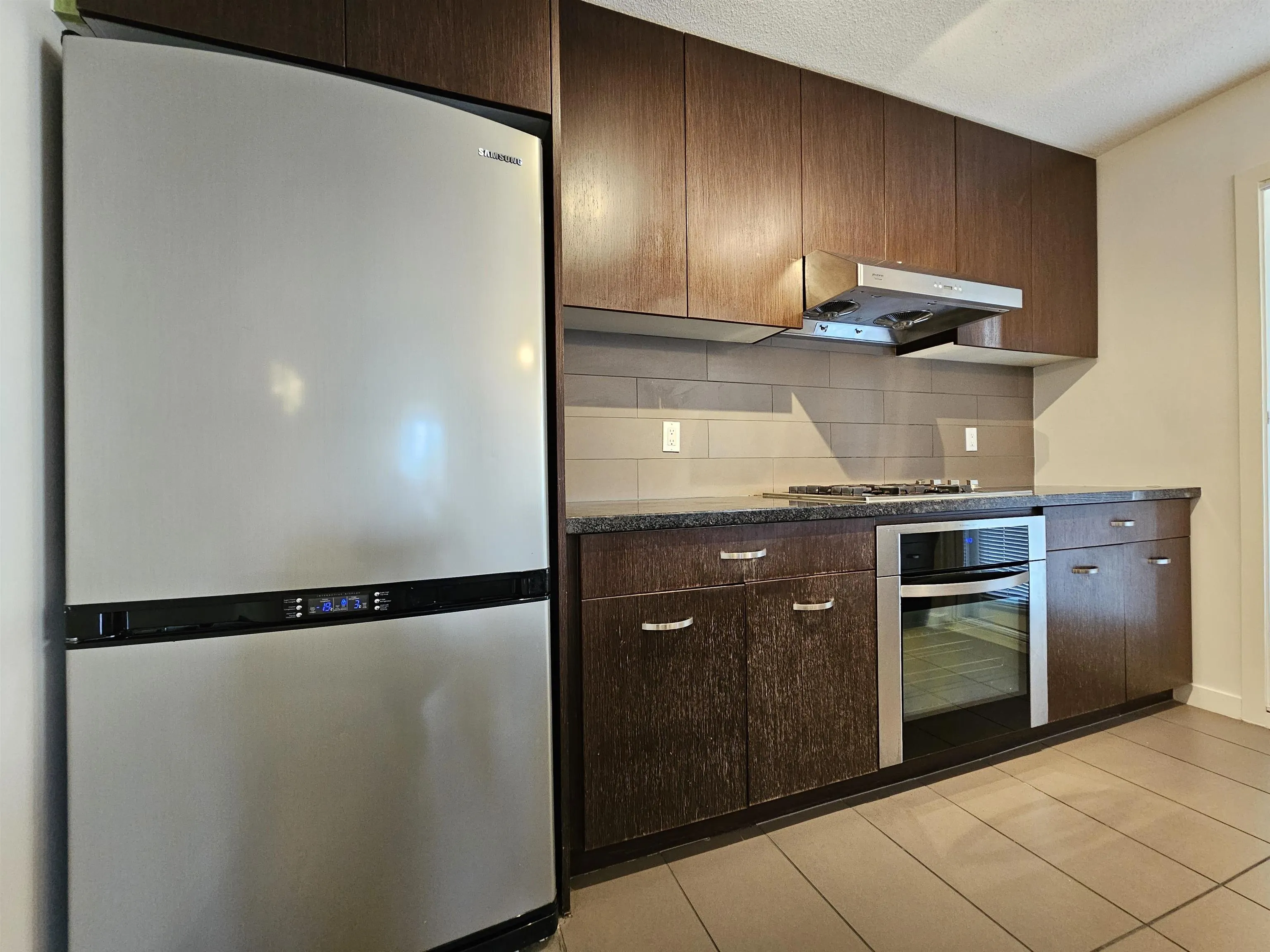 1406 1185 The High Street