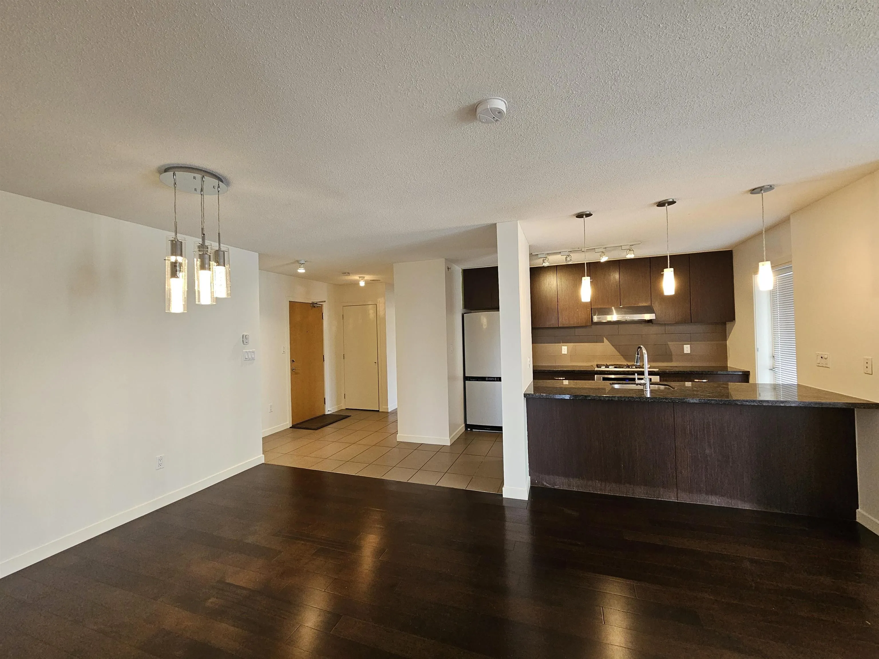 1406 1185 The High Street