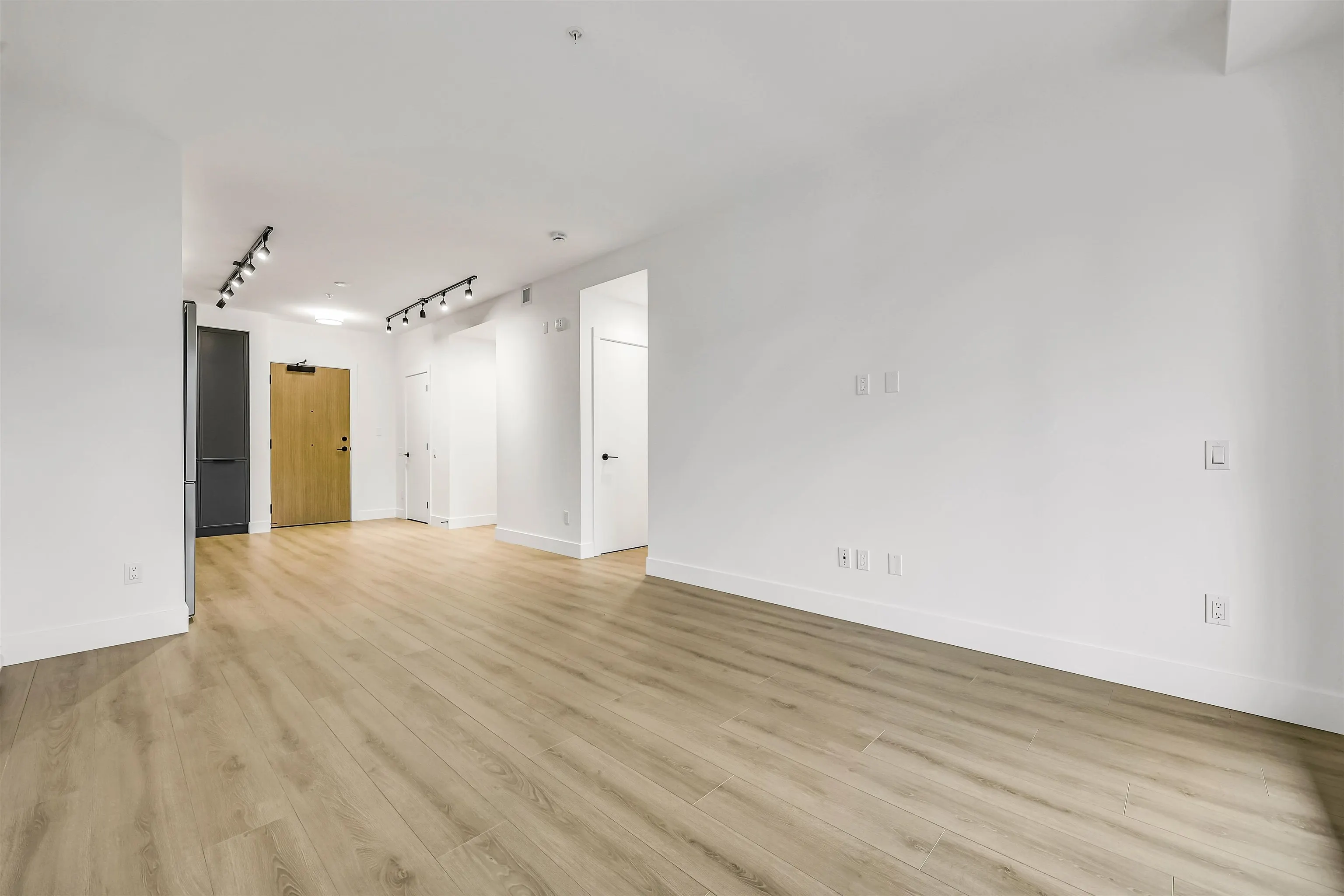 203 3075 Murrey Street