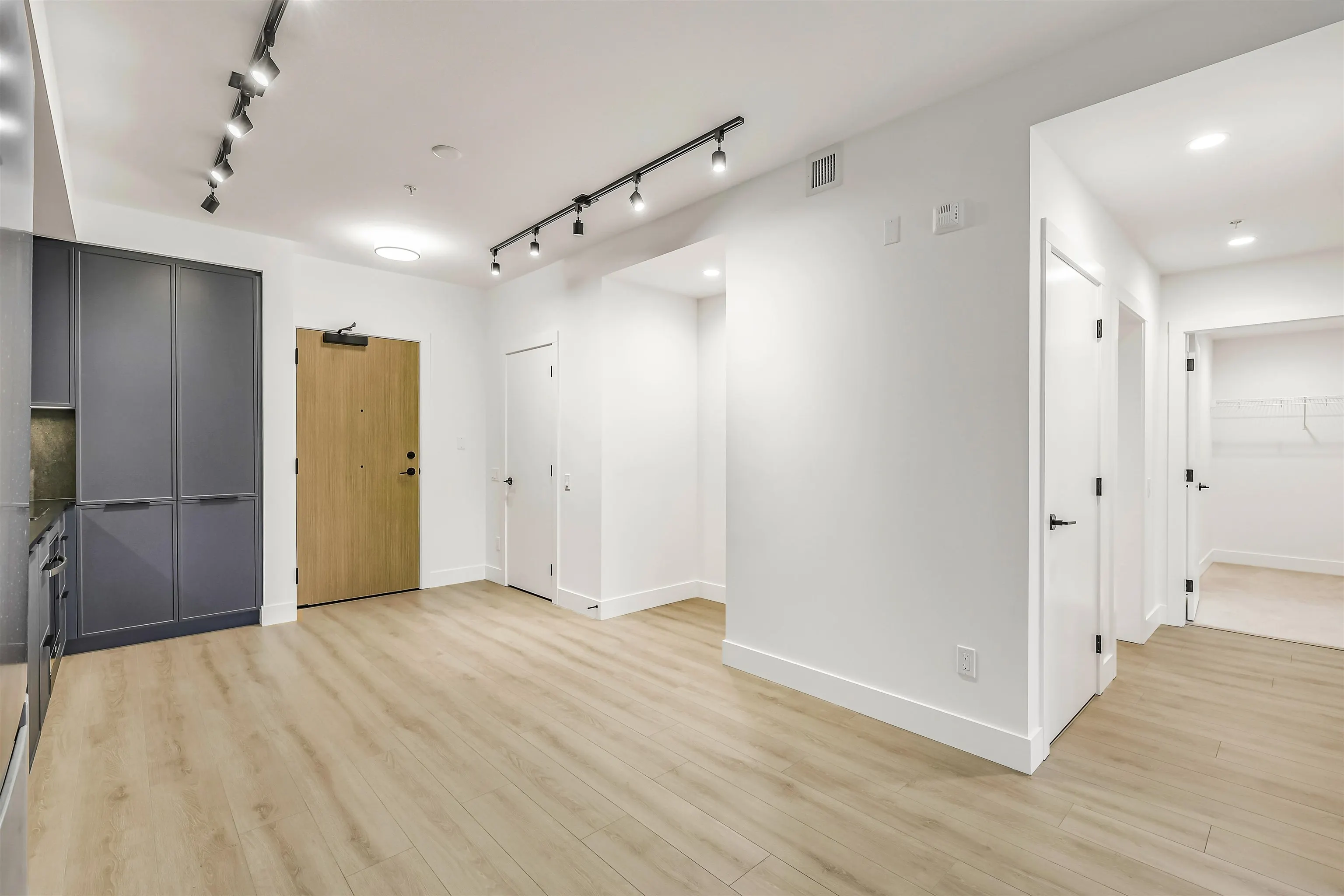 203 3075 Murrey Street