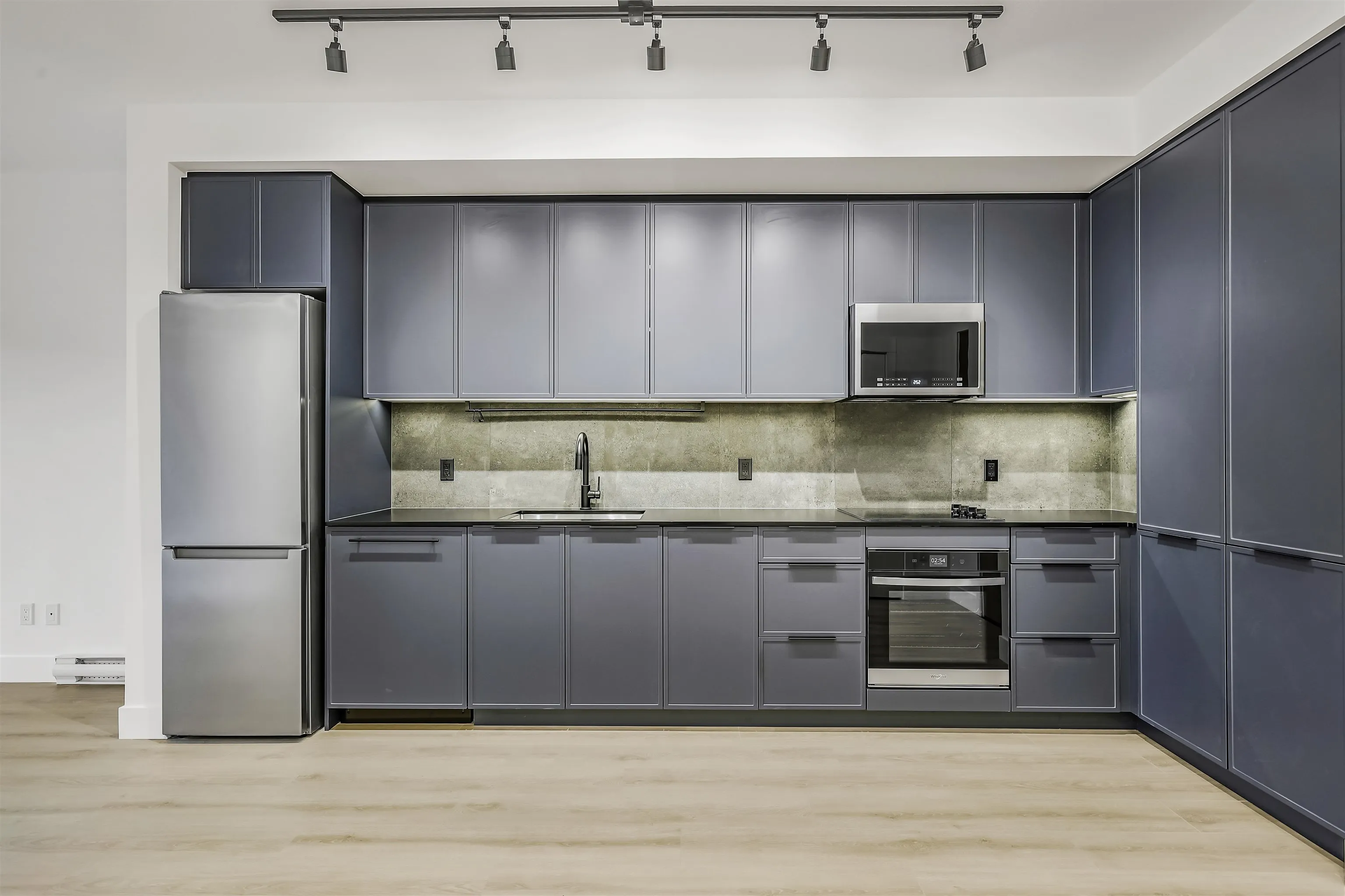 203 3075 Murrey Street