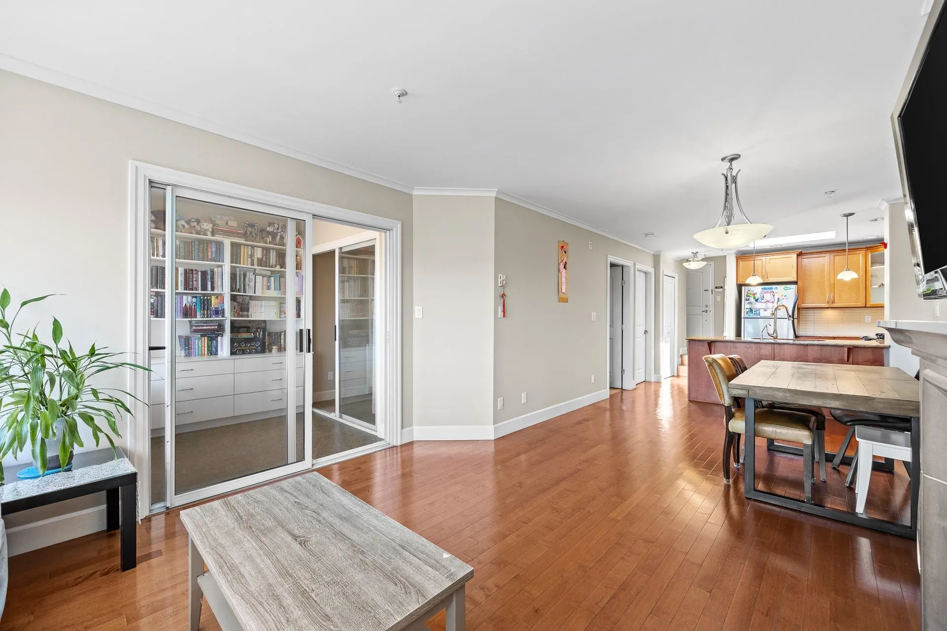 406 2103 W 45th Avenue