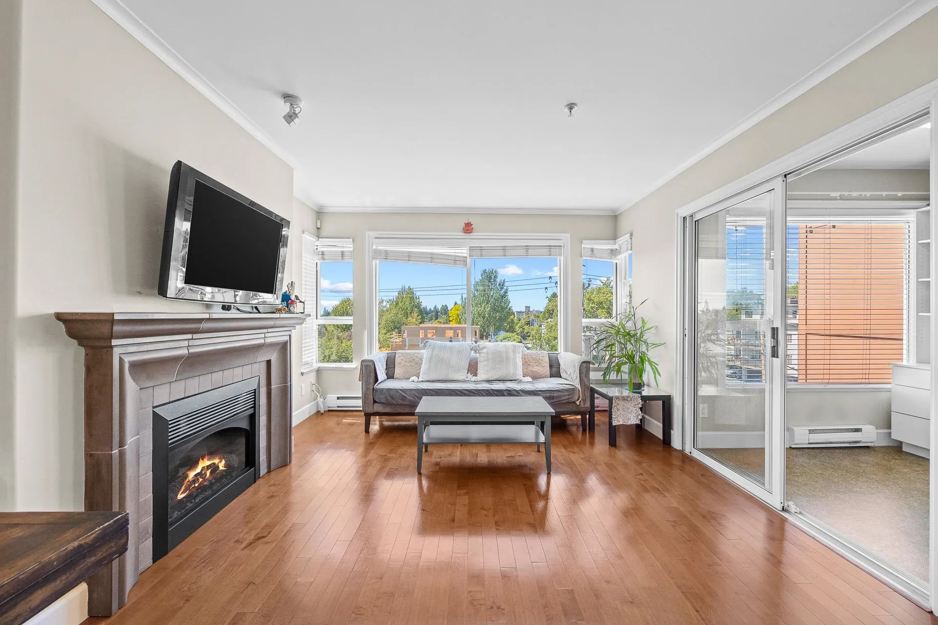 406 2103 W 45th Avenue