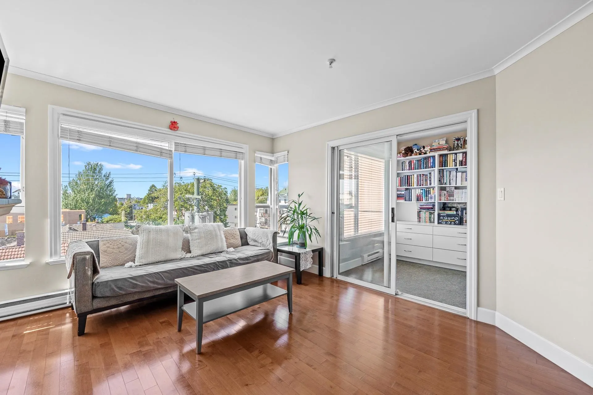 406 2103 W 45th Avenue