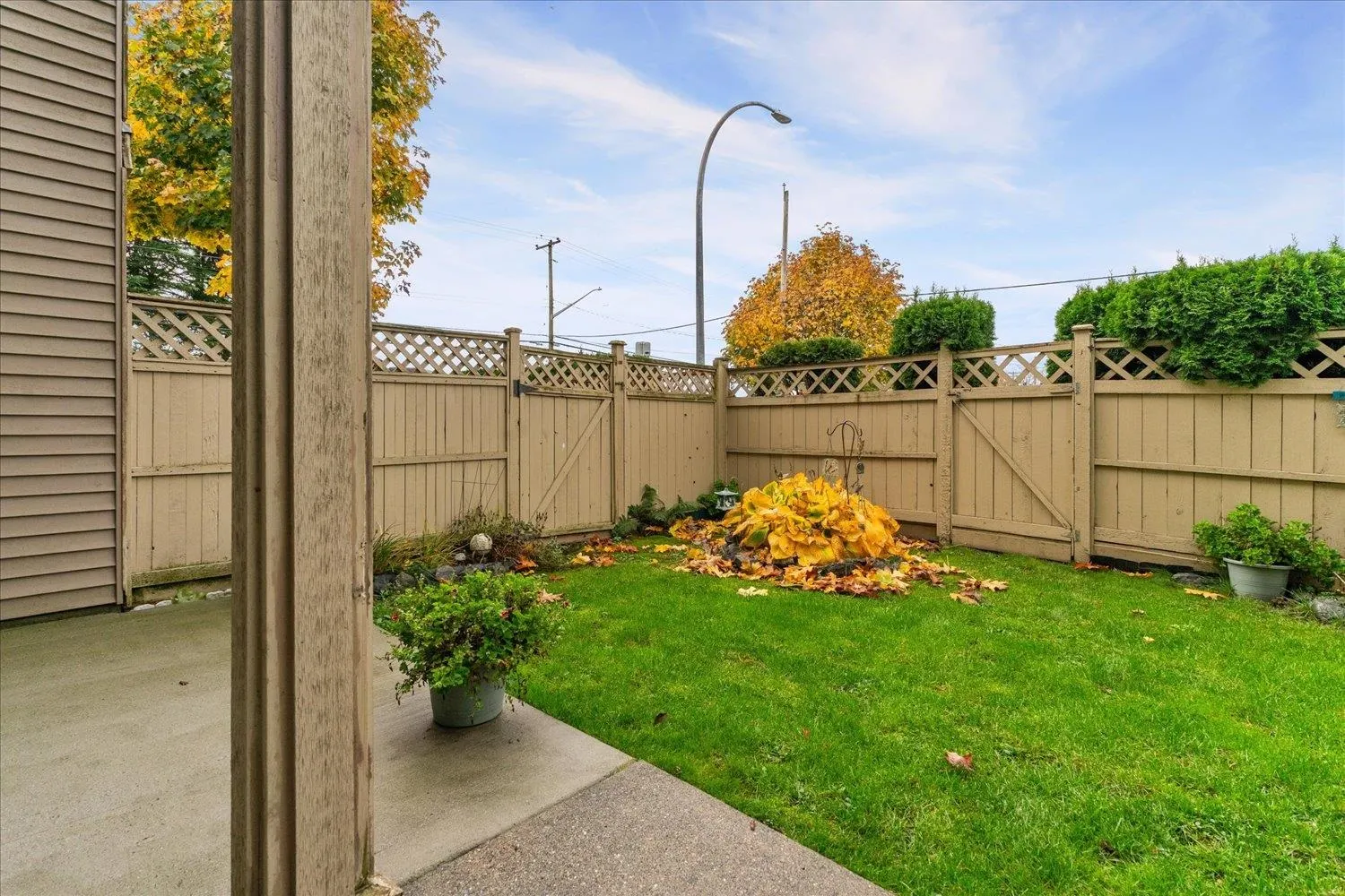 18 8830 Nowell Street