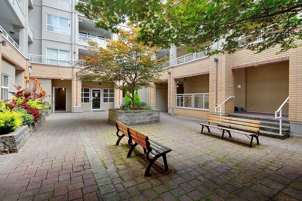 411 108 W Esplanade Avenue