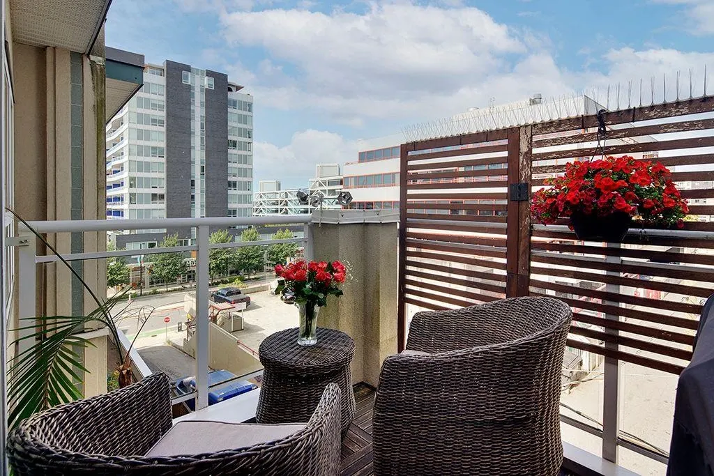 411 108 W Esplanade Avenue