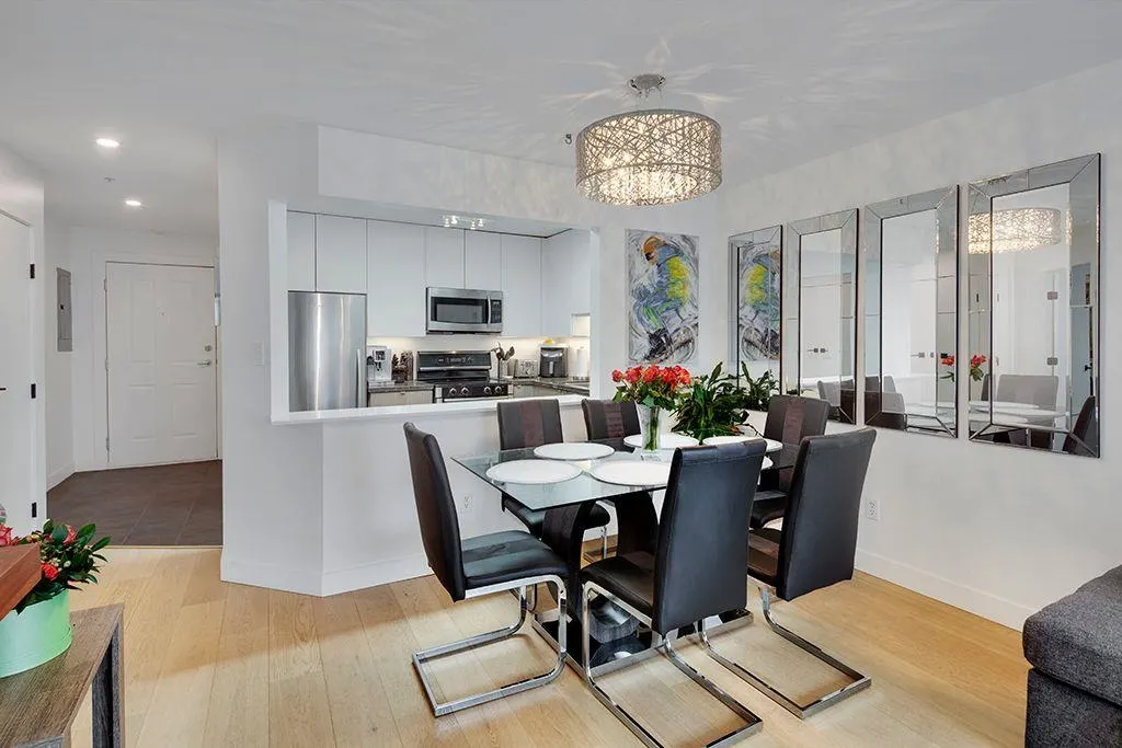 411 108 W Esplanade Avenue