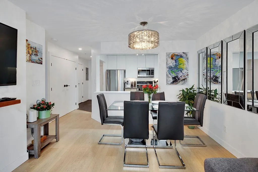 411 108 W Esplanade Avenue