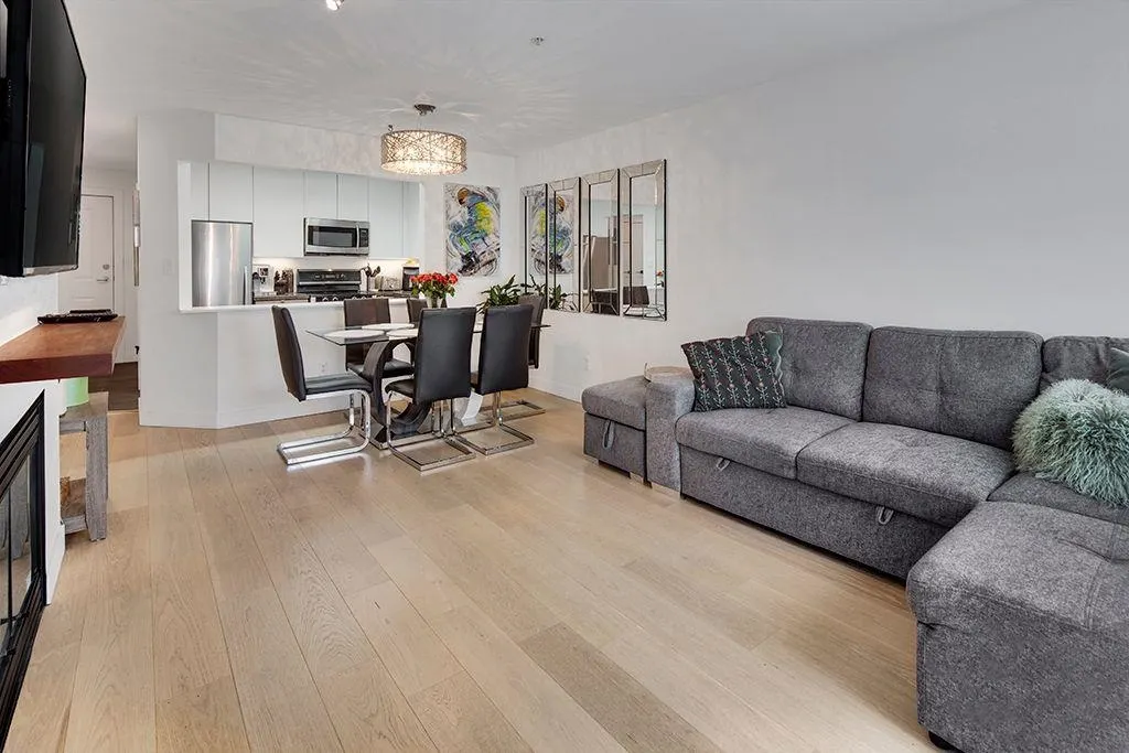 411 108 W Esplanade Avenue