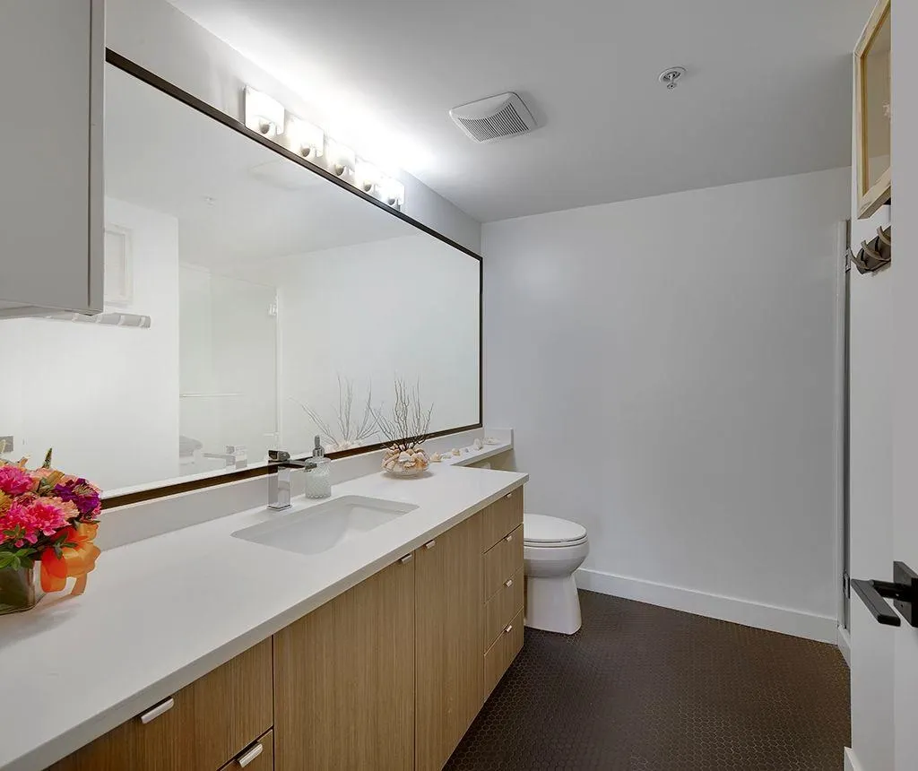 411 108 W Esplanade Avenue