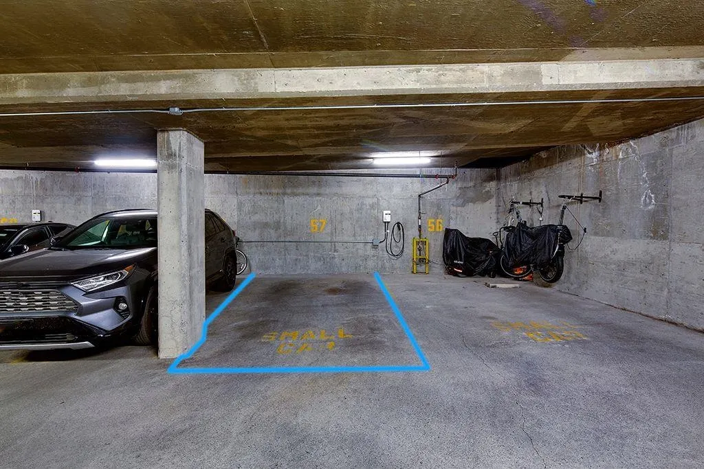 411 108 W Esplanade Avenue