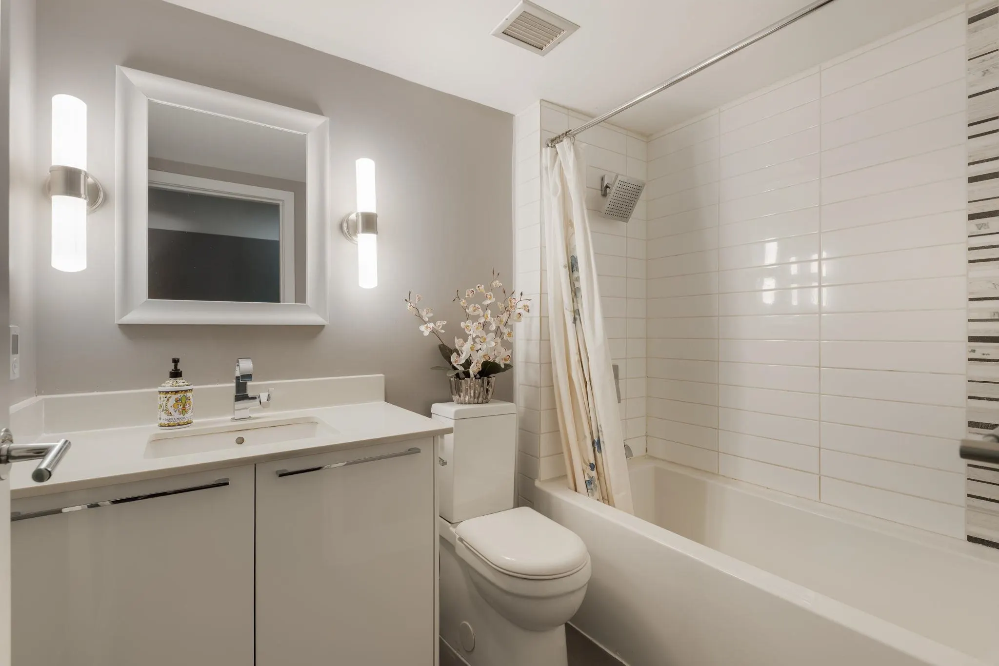 2101 388 Drake Street