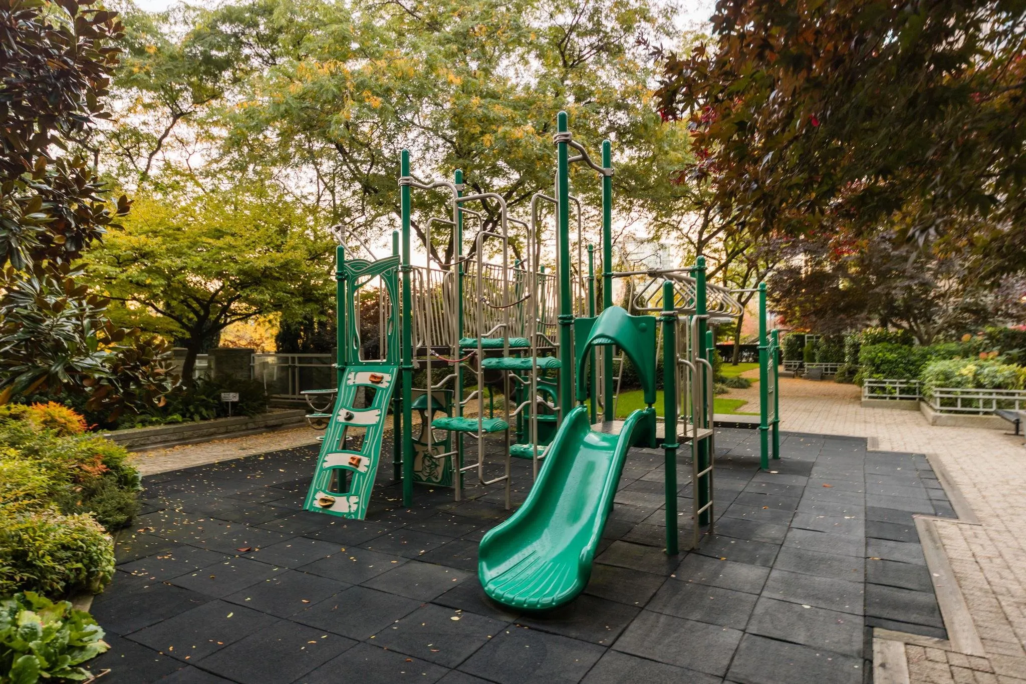 2101 388 Drake Street