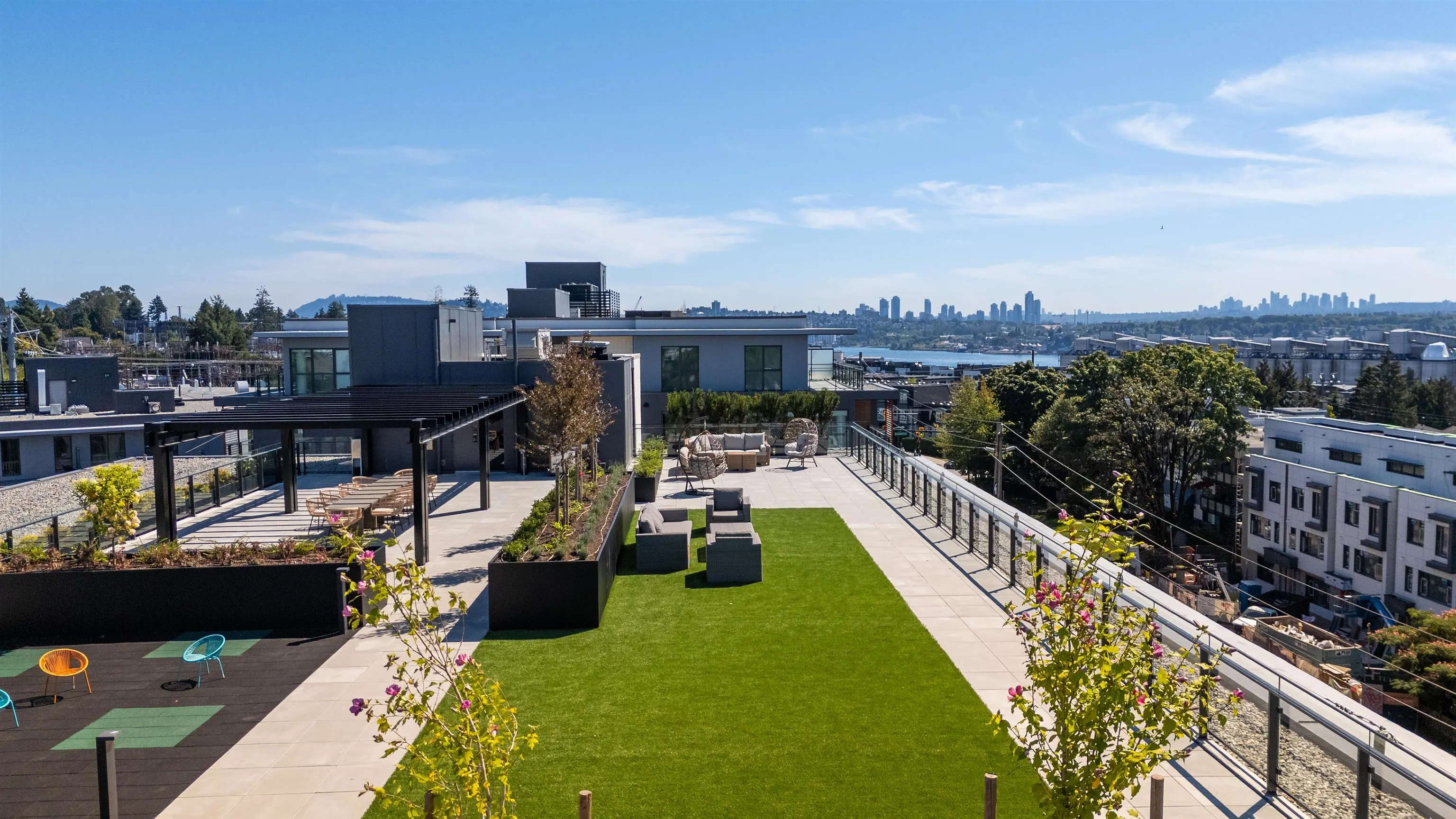 365 422 E 3rd Street