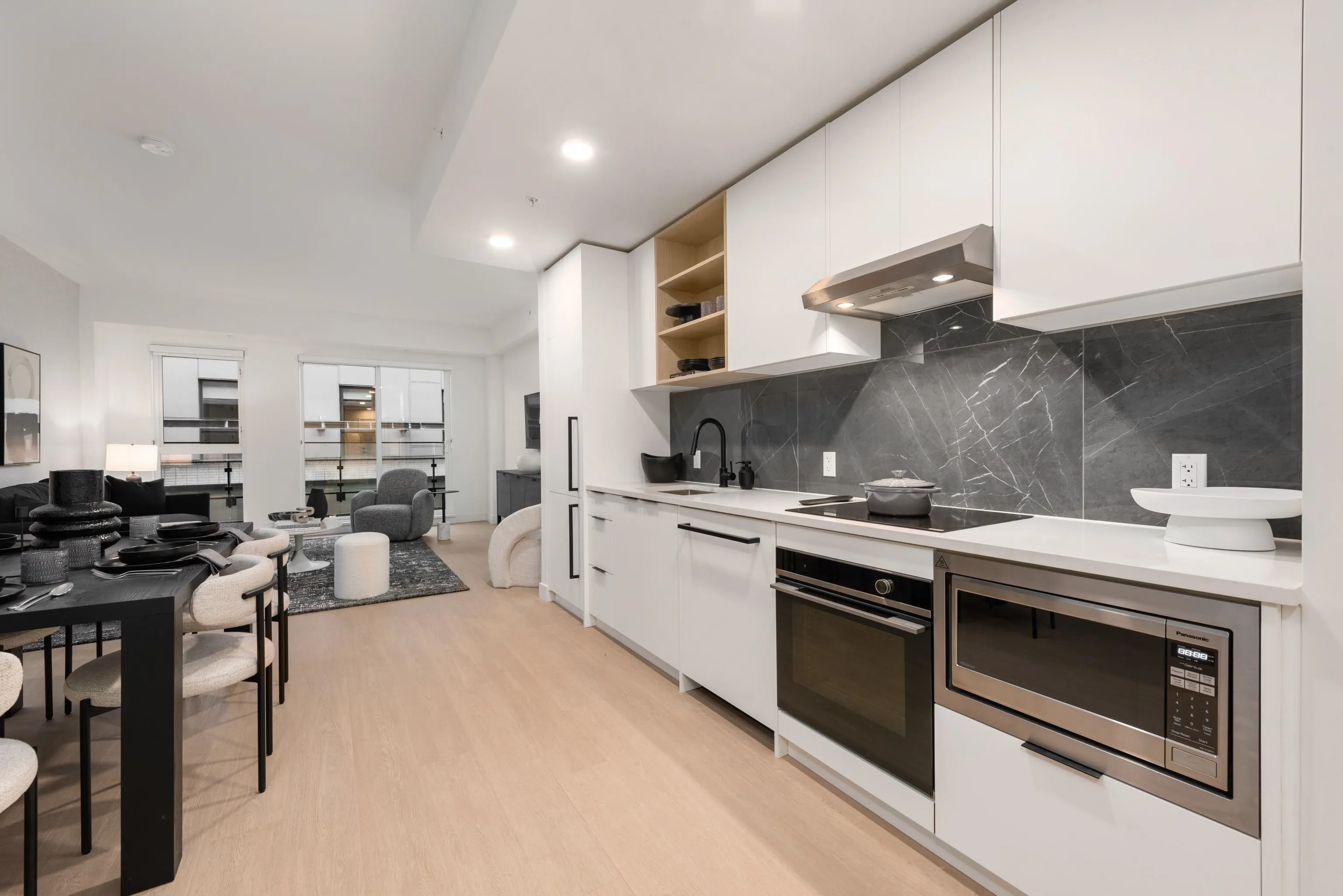 365 422 E 3rd Street