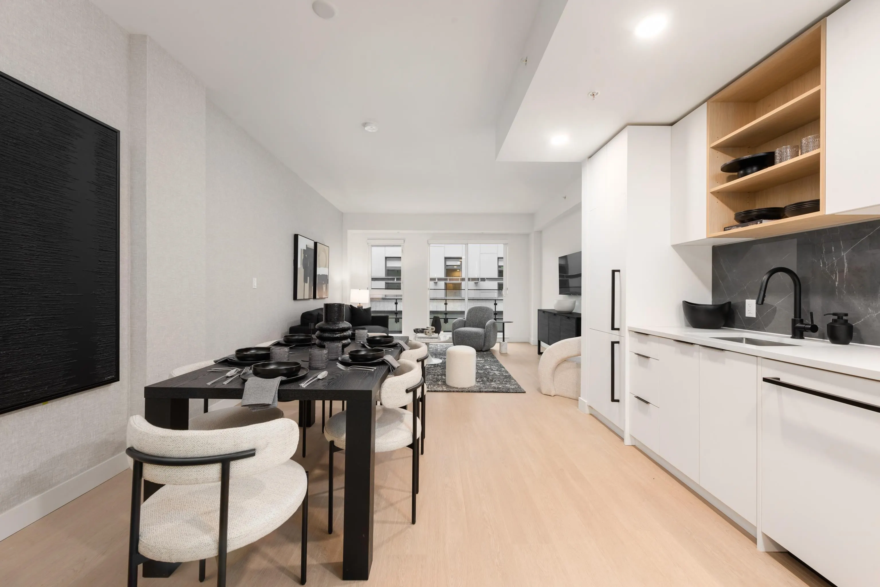 365 422 E 3rd Street