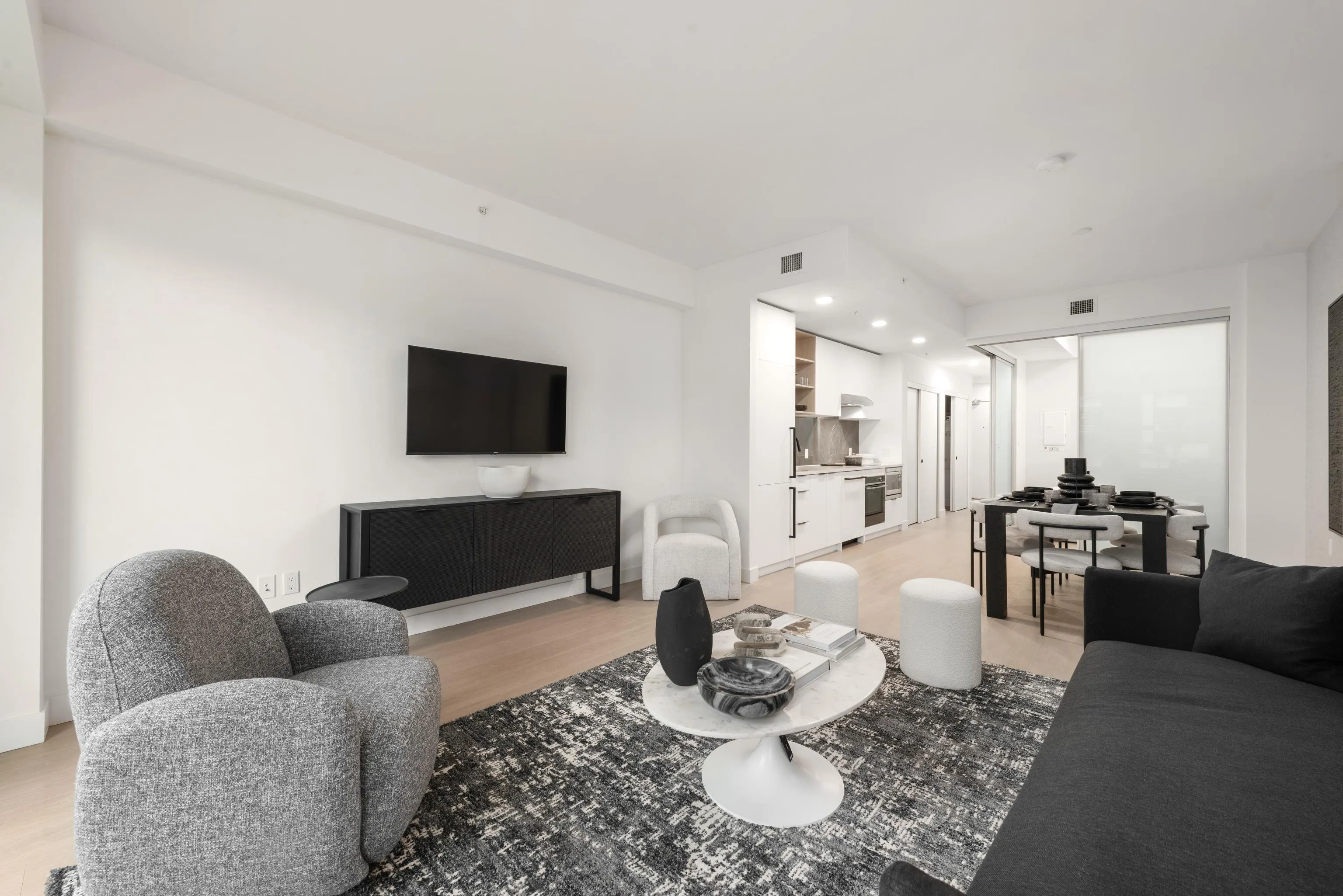 365 422 E 3rd Street