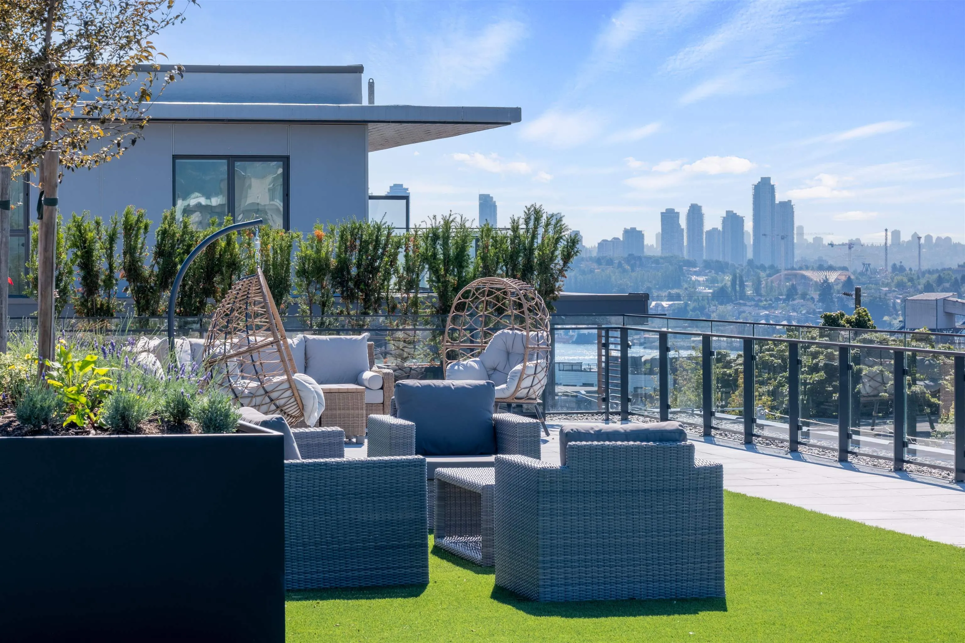 365 422 E 3rd Street