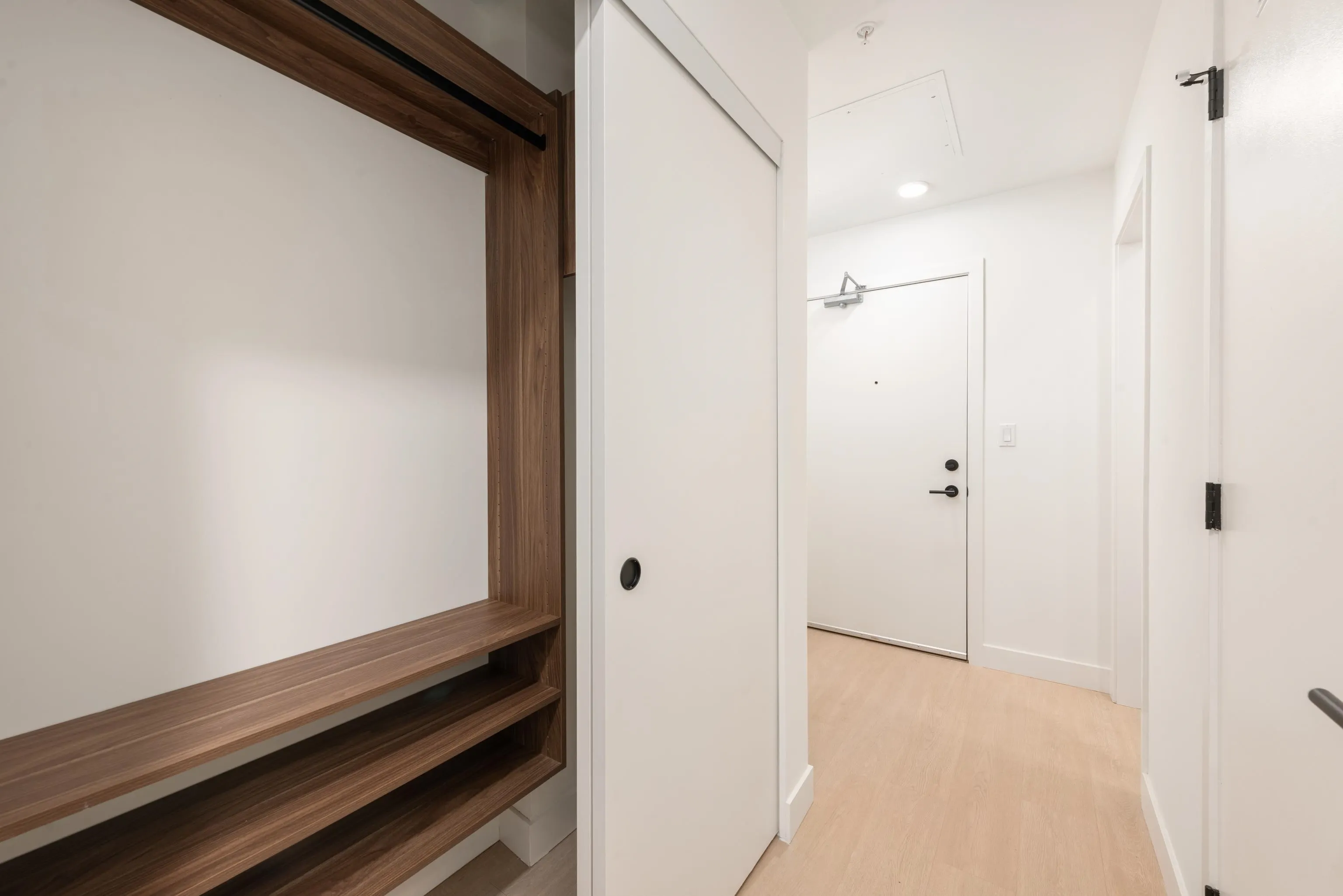 365 422 E 3rd Street