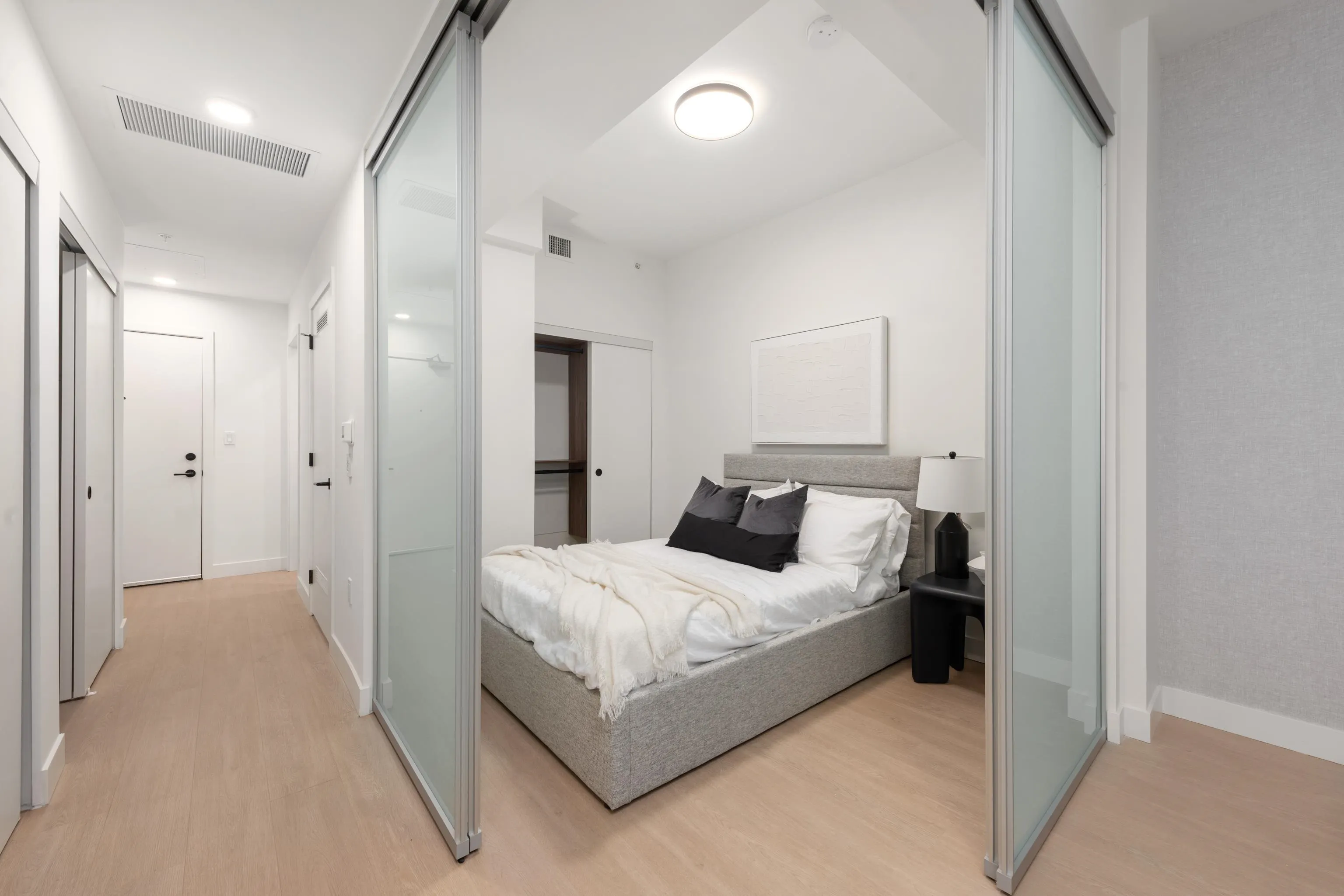 365 422 E 3rd Street