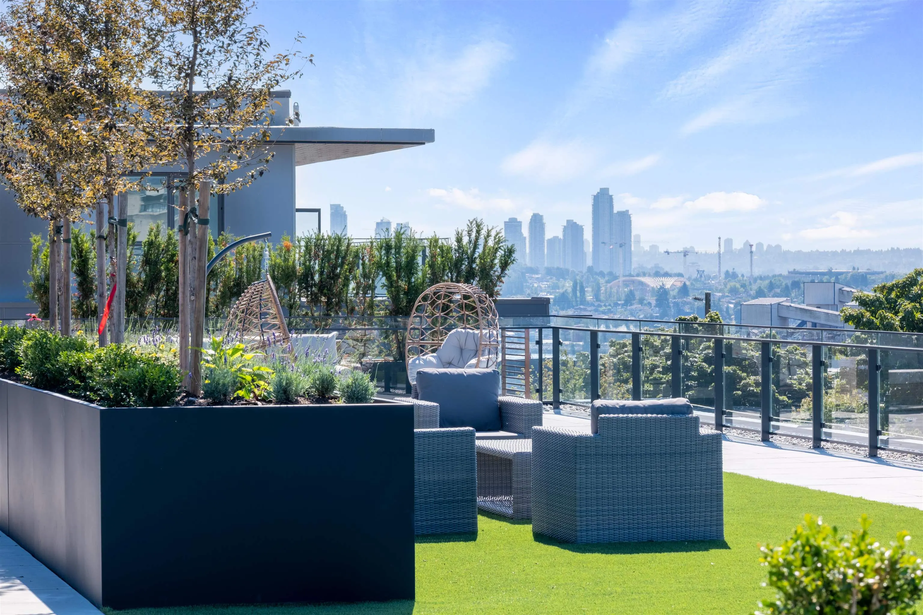 365 422 E 3rd Street