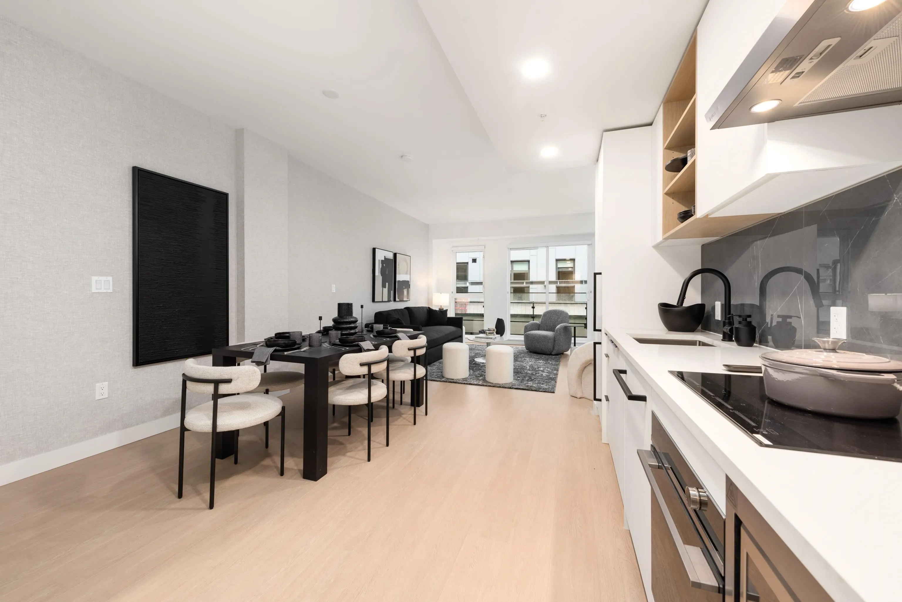 365 422 E 3rd Street