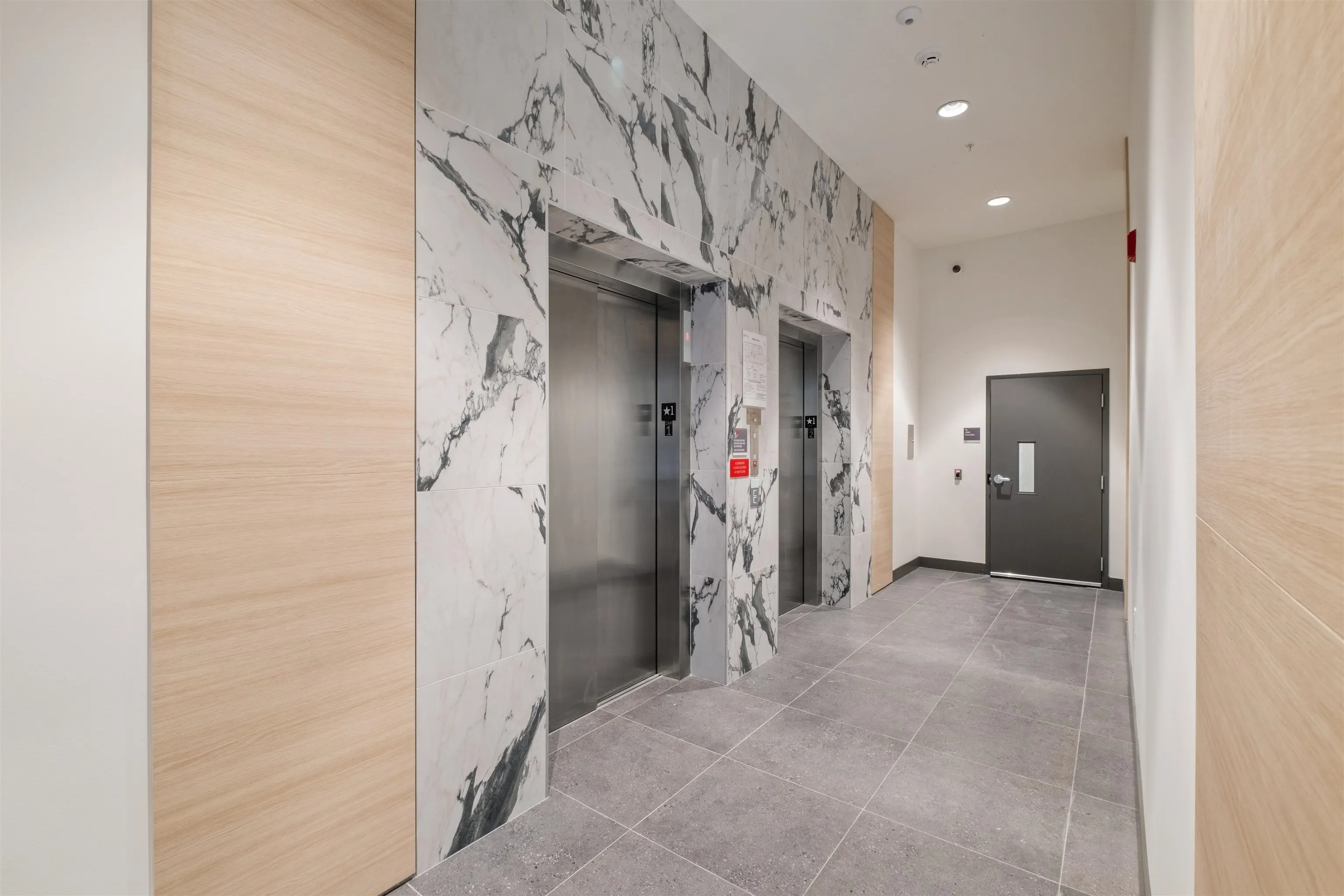 365 422 E 3rd Street