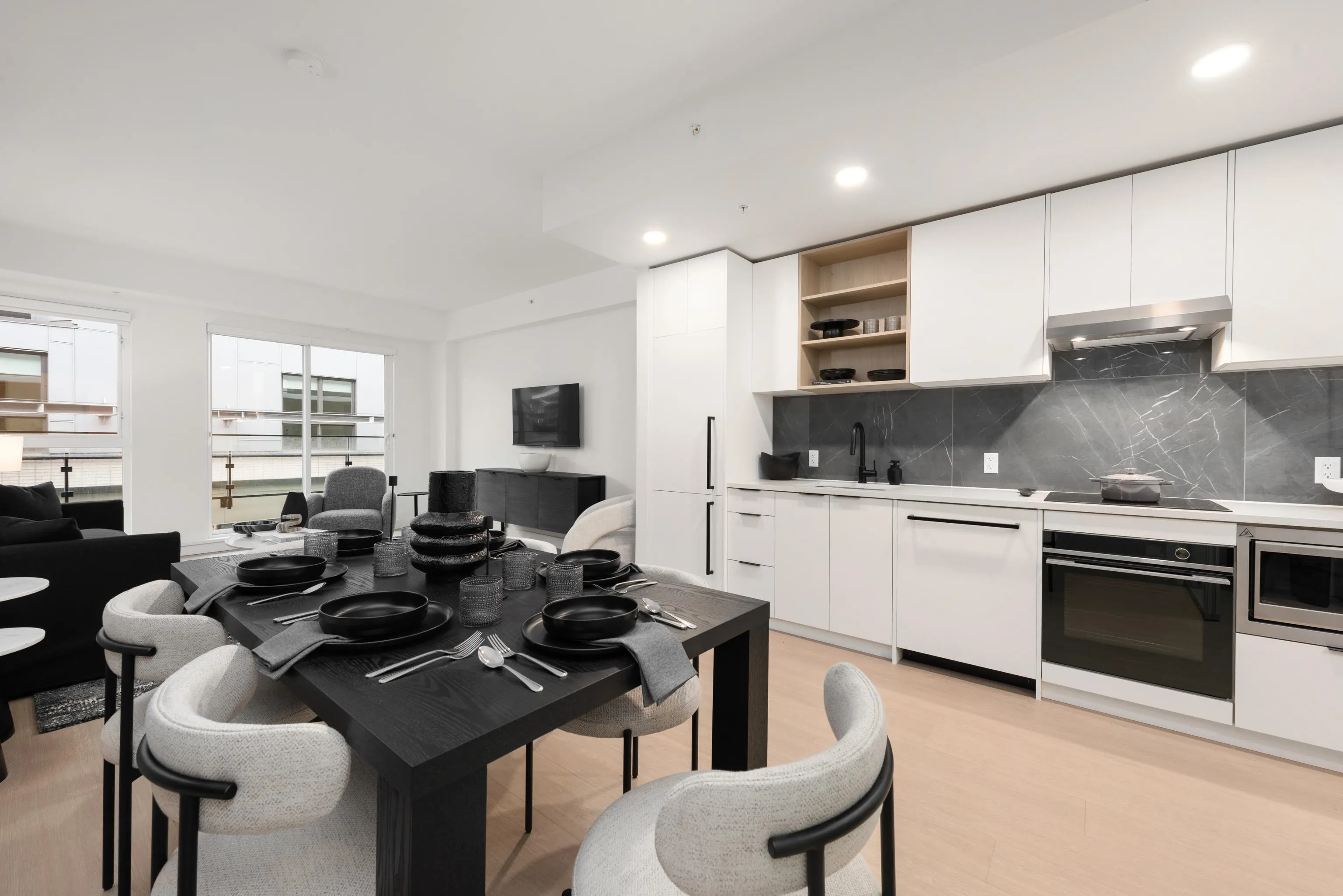 365 422 E 3rd Street