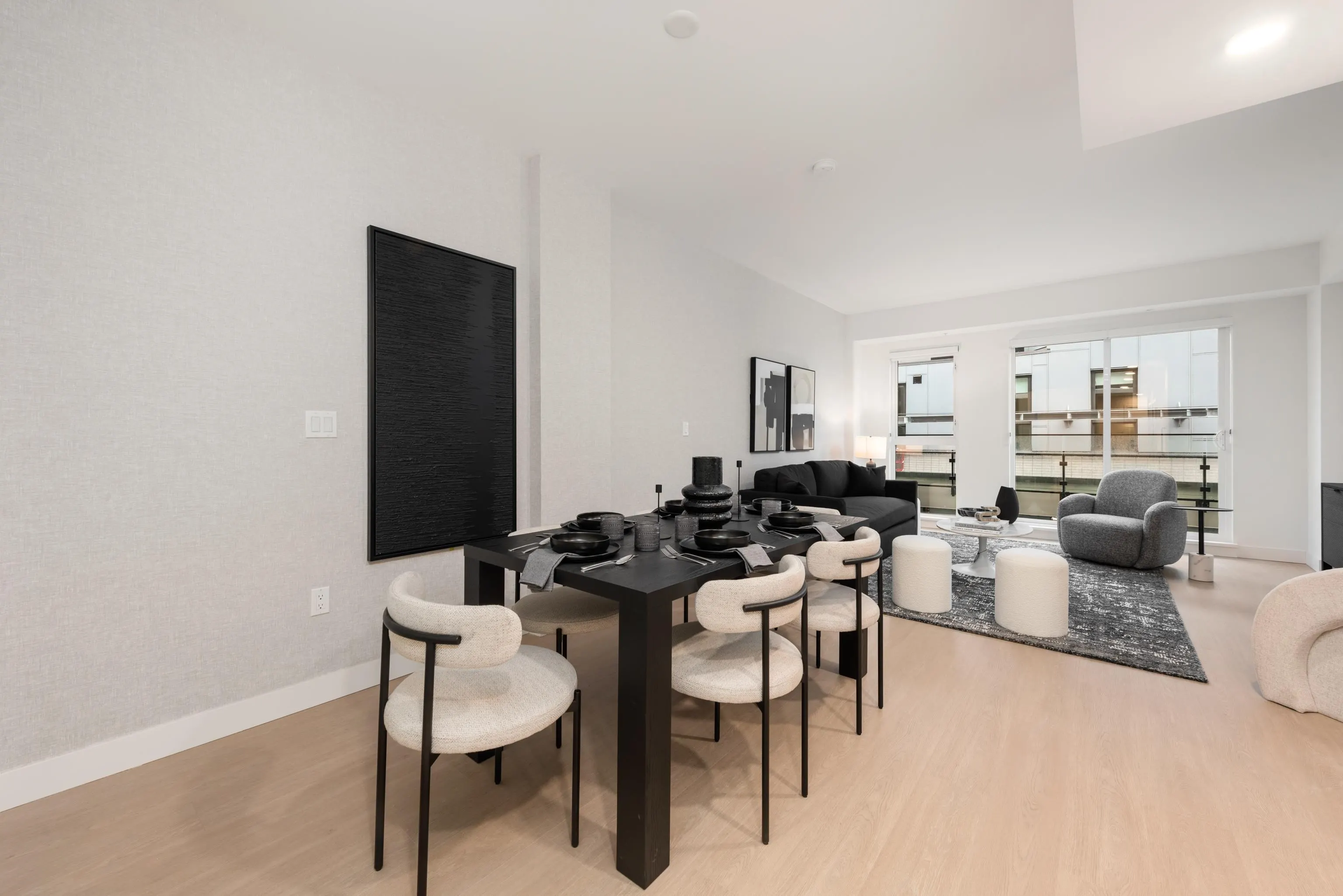 365 422 E 3rd Street