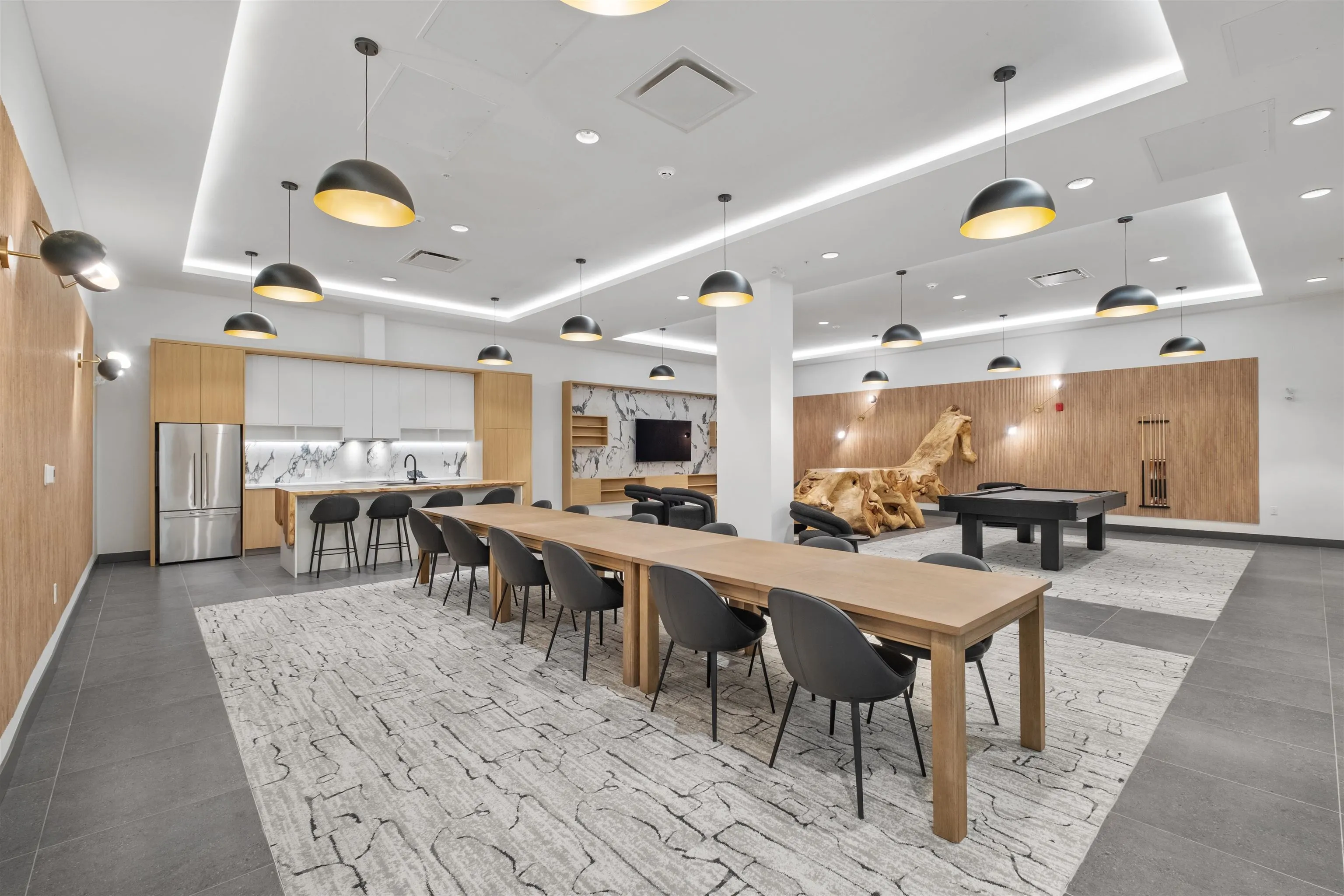 365 422 E 3rd Street