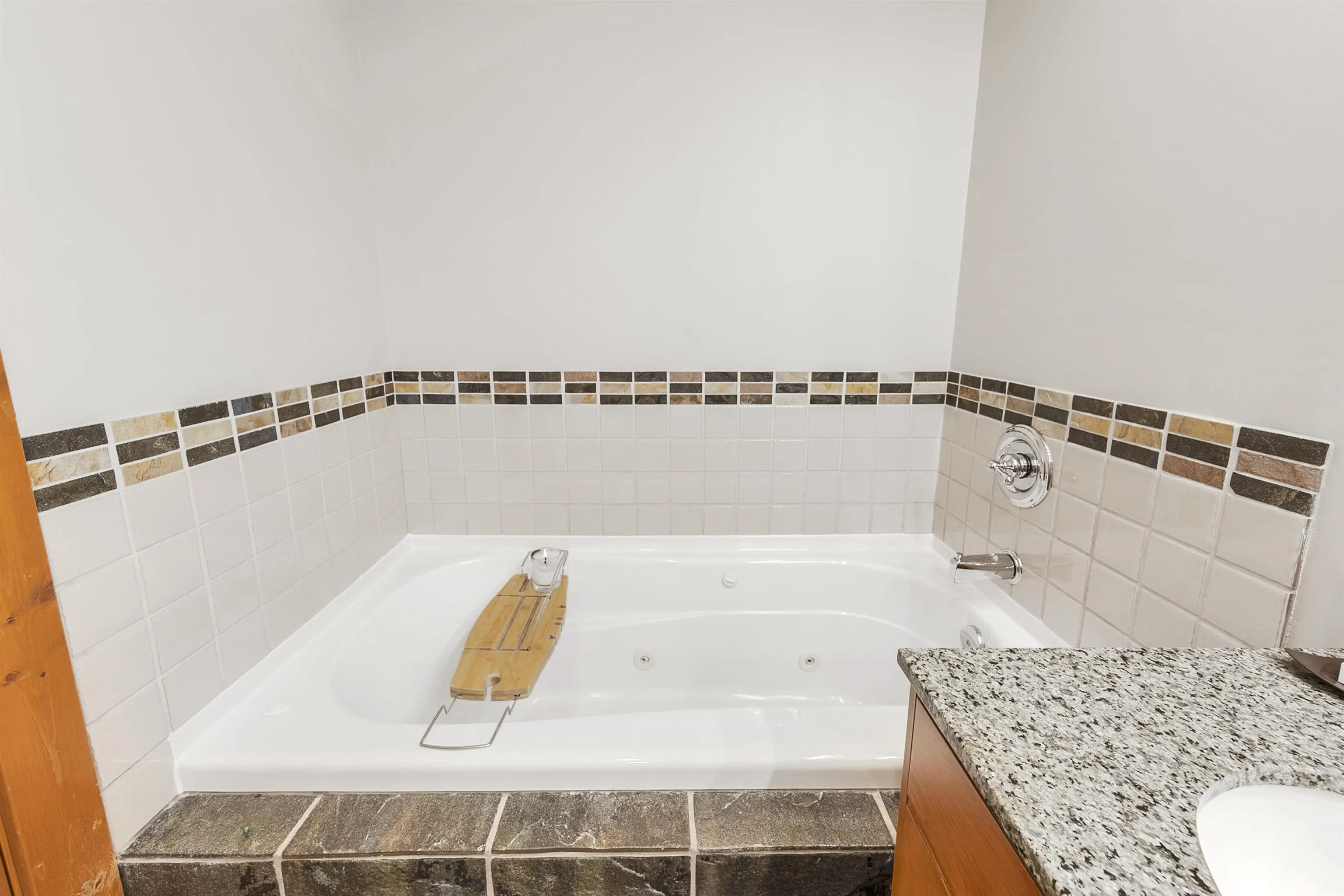 401 2202 Gondola Way