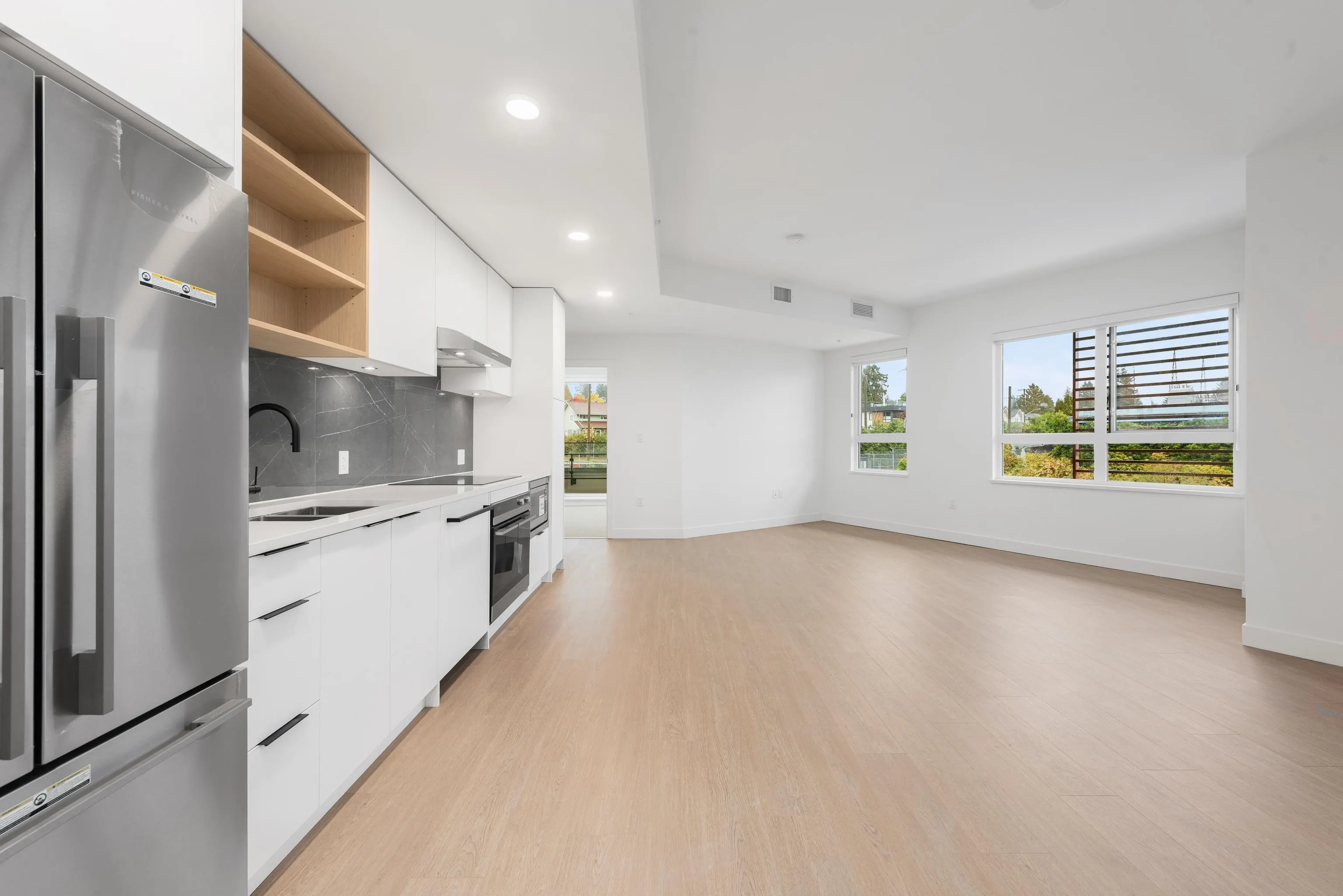 361 422 E 3rd Street