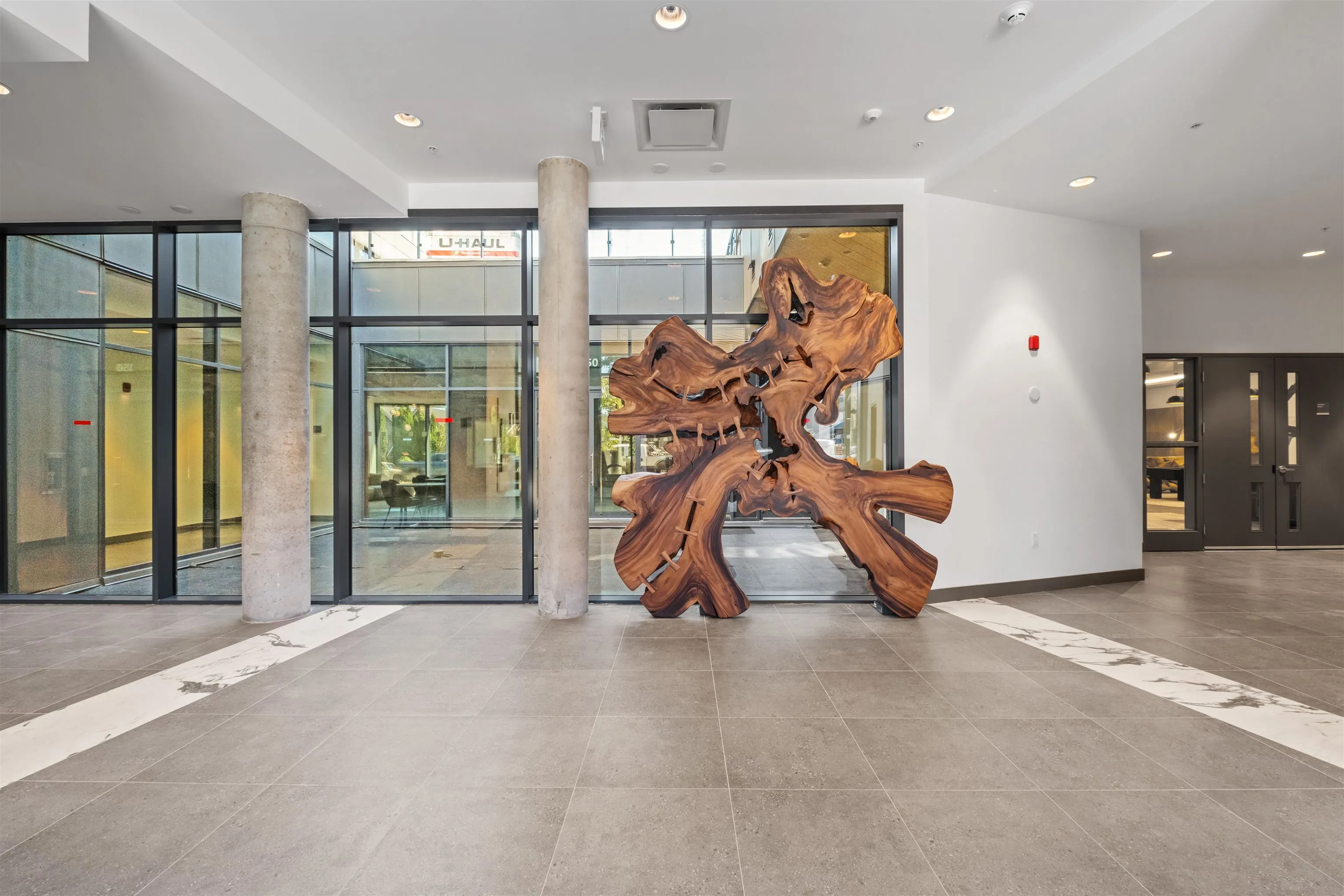 361 422 E 3rd Street