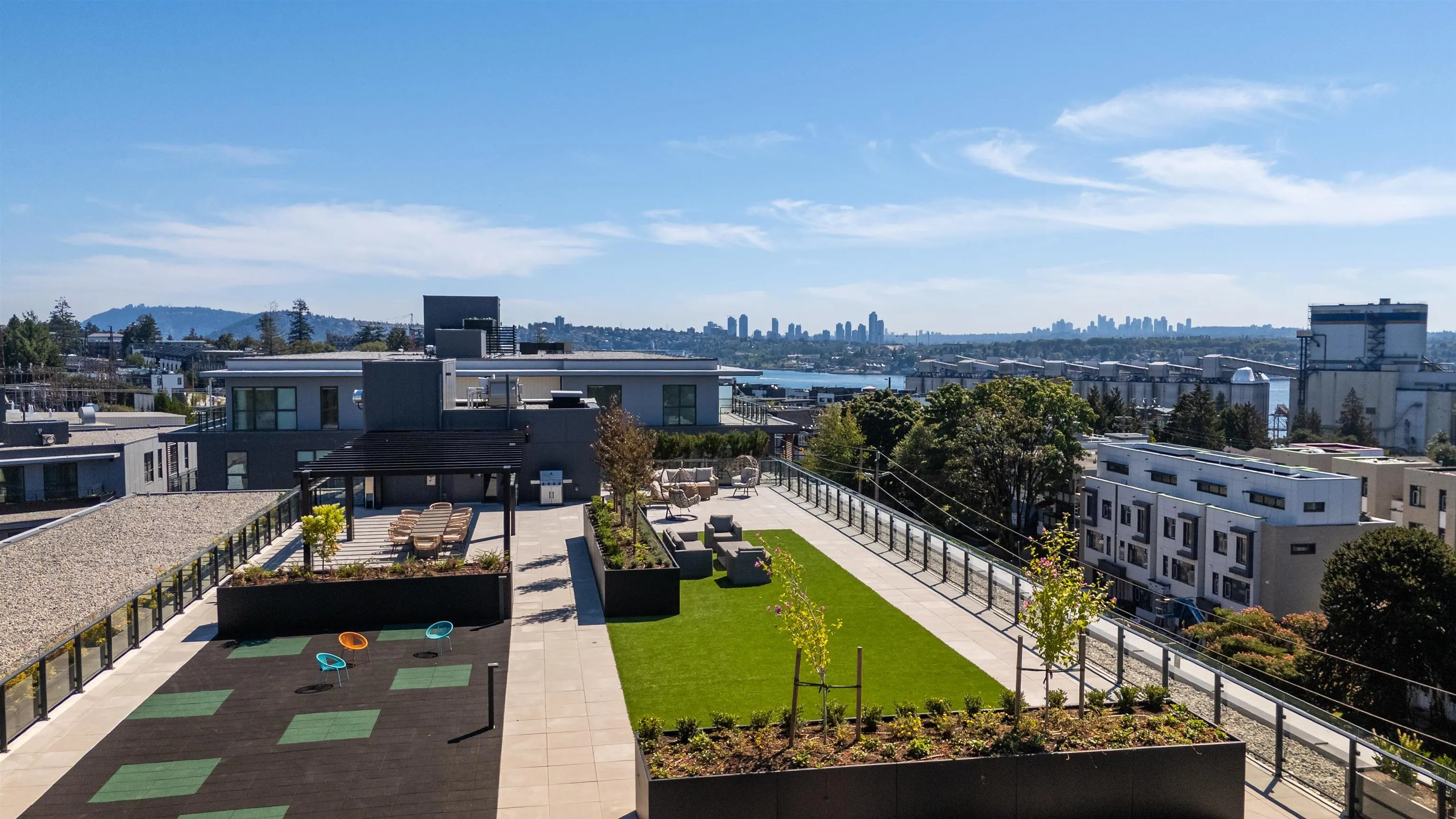 361 422 E 3rd Street