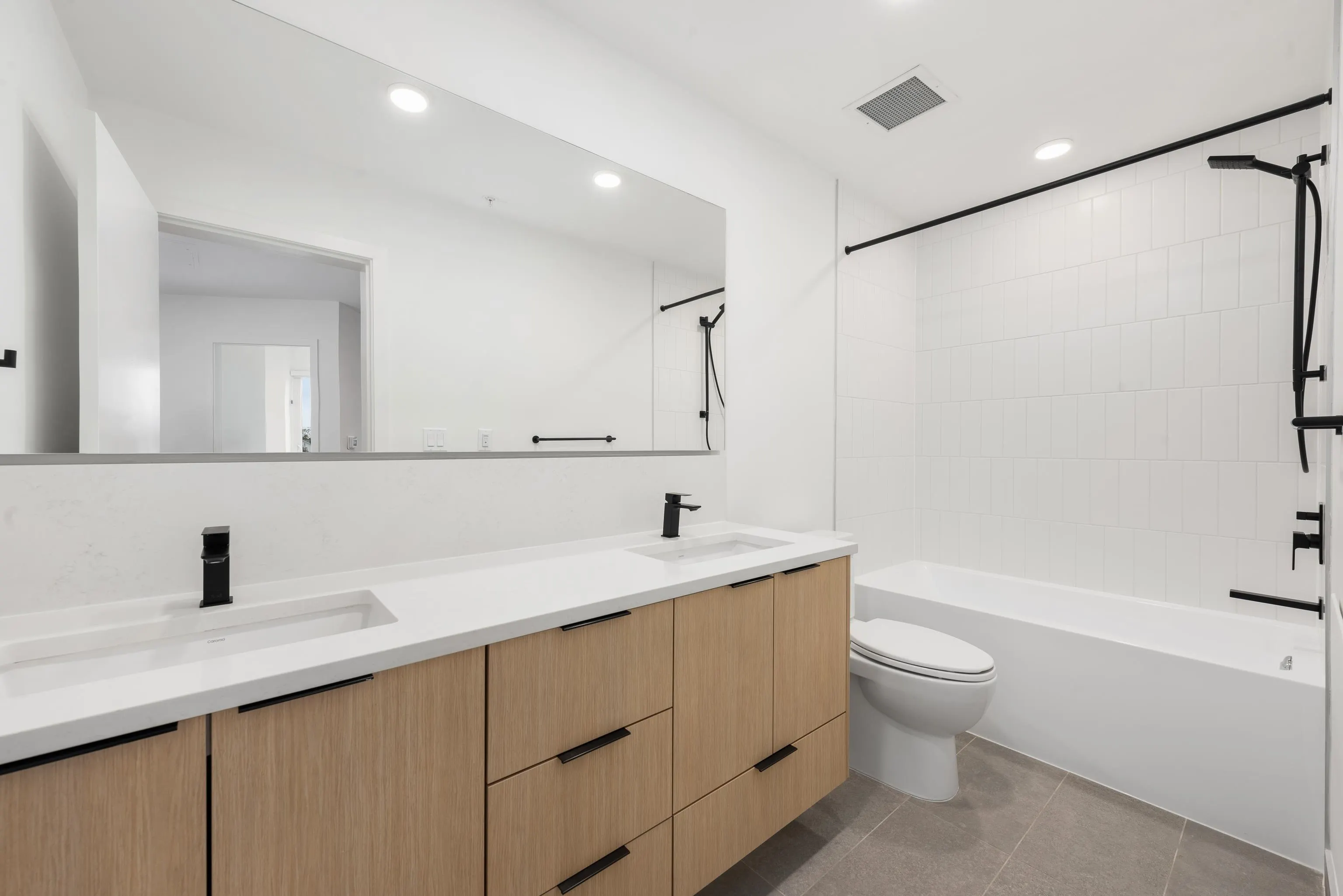 361 422 E 3rd Street