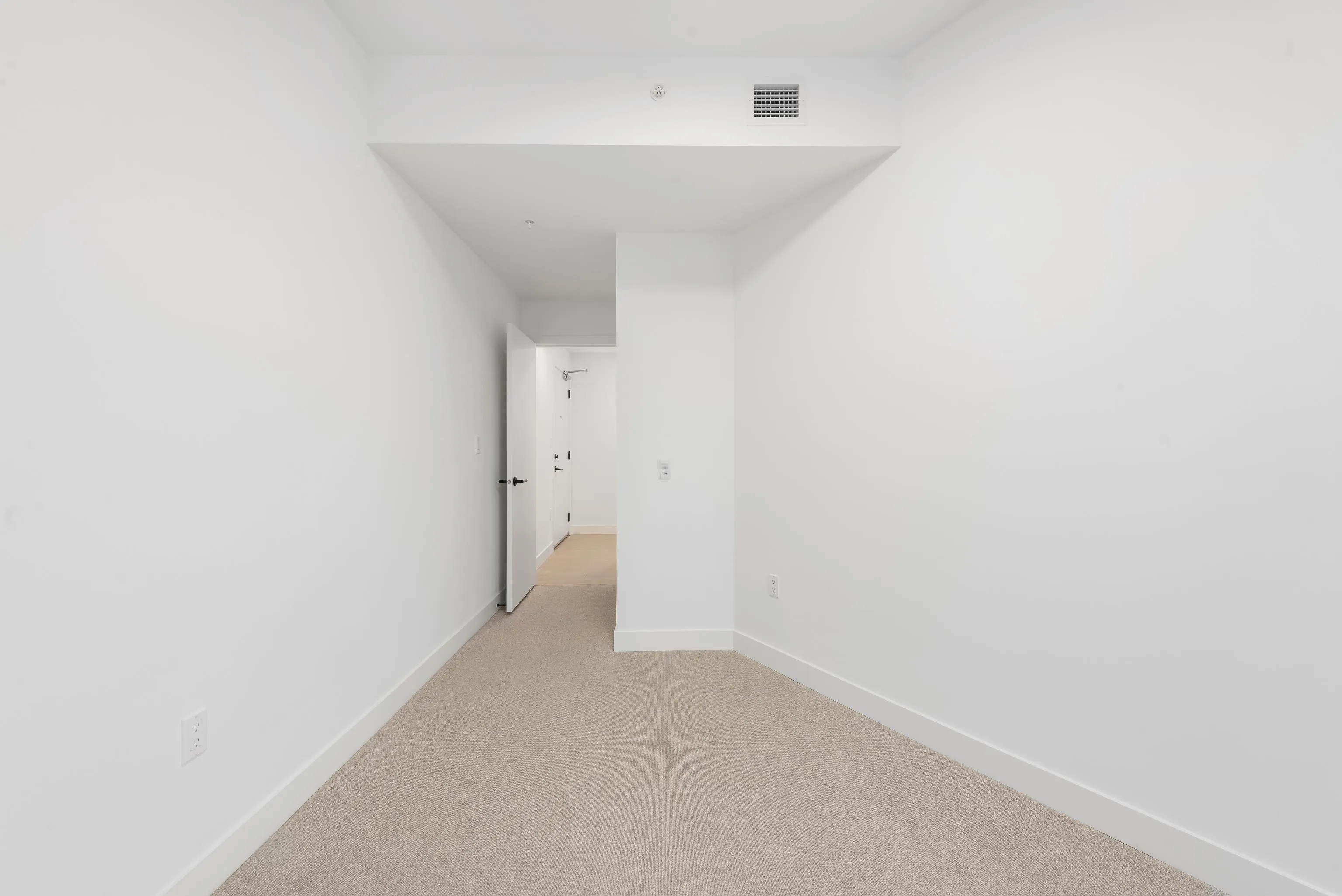 361 422 E 3rd Street