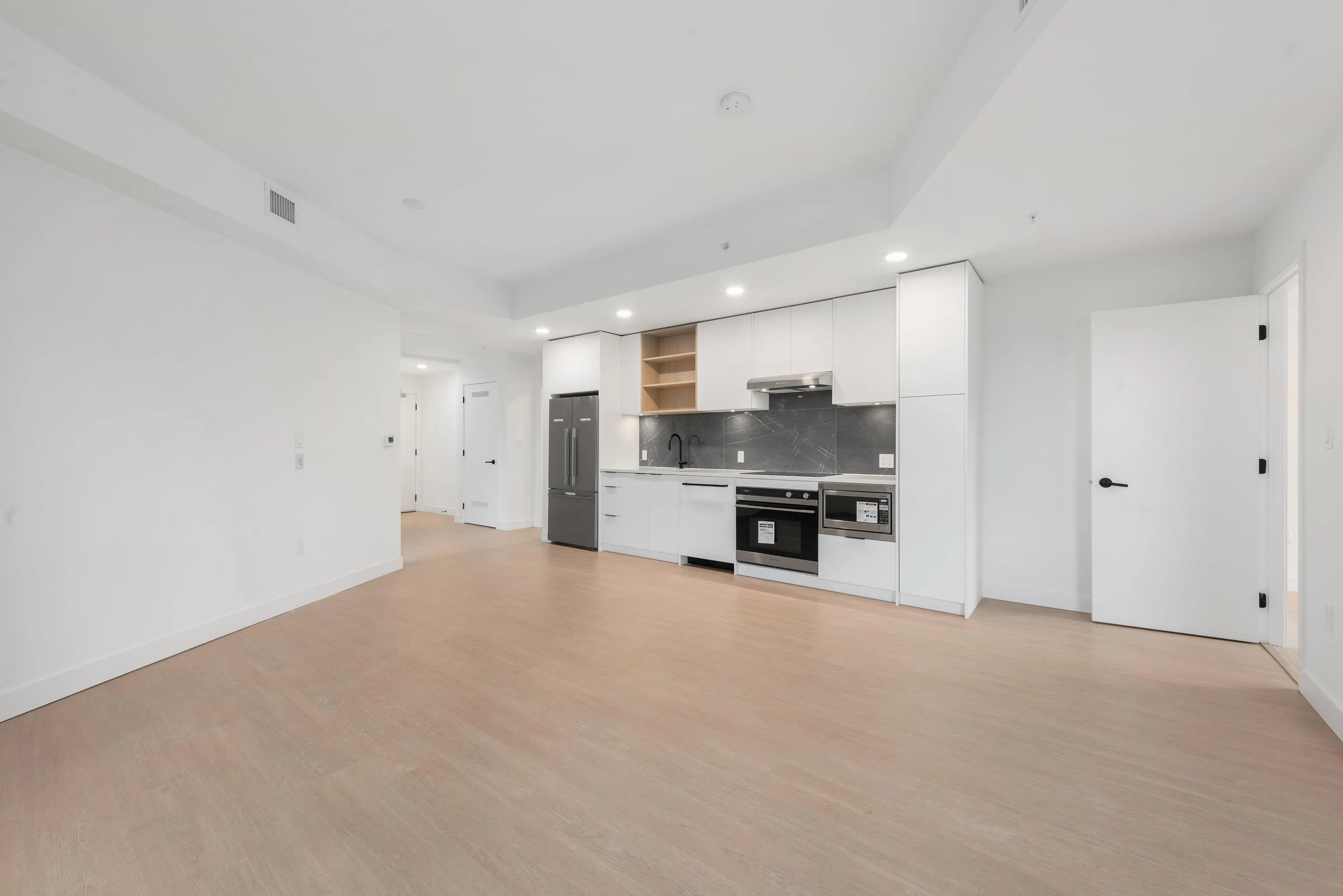 361 422 E 3rd Street