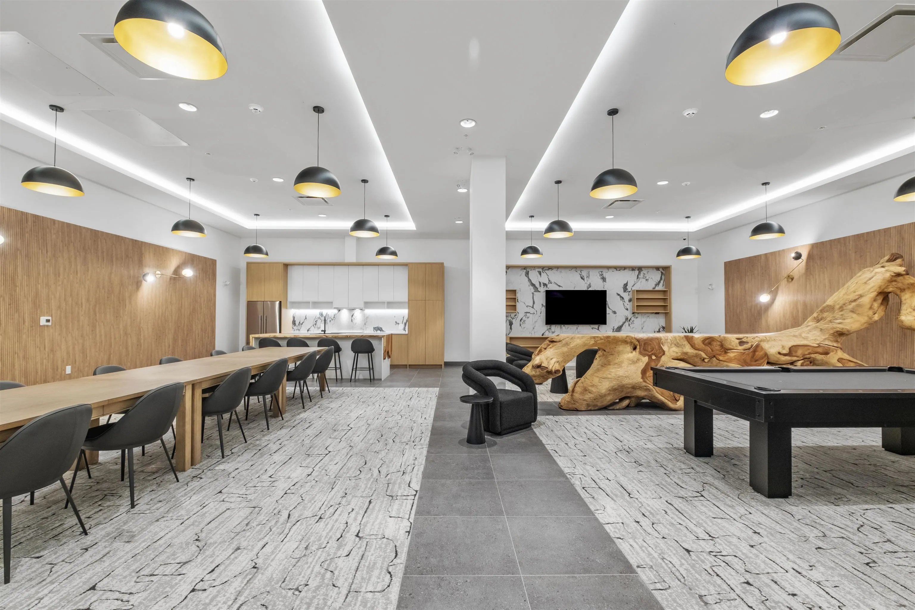 361 422 E 3rd Street