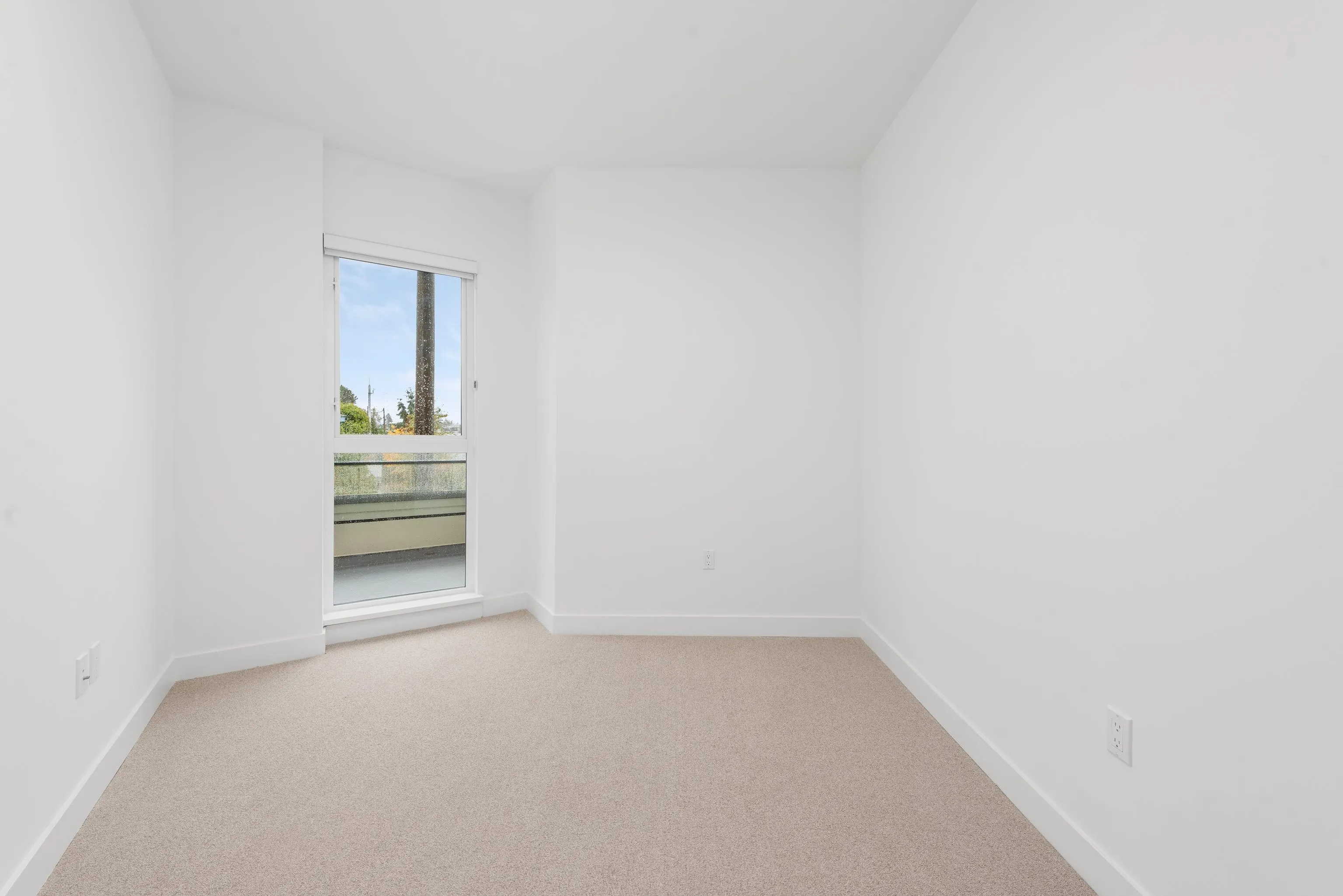 361 422 E 3rd Street