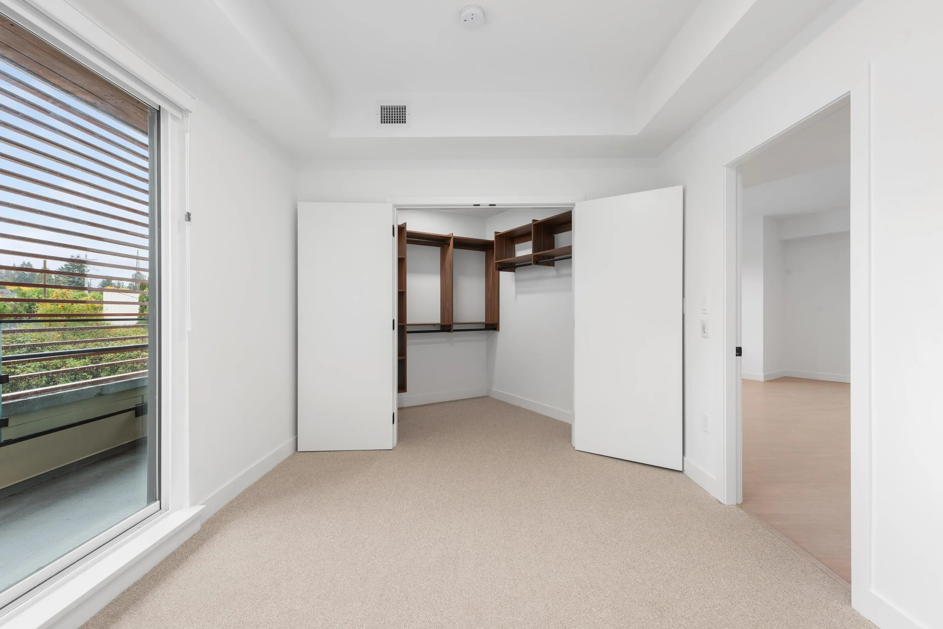 361 422 E 3rd Street