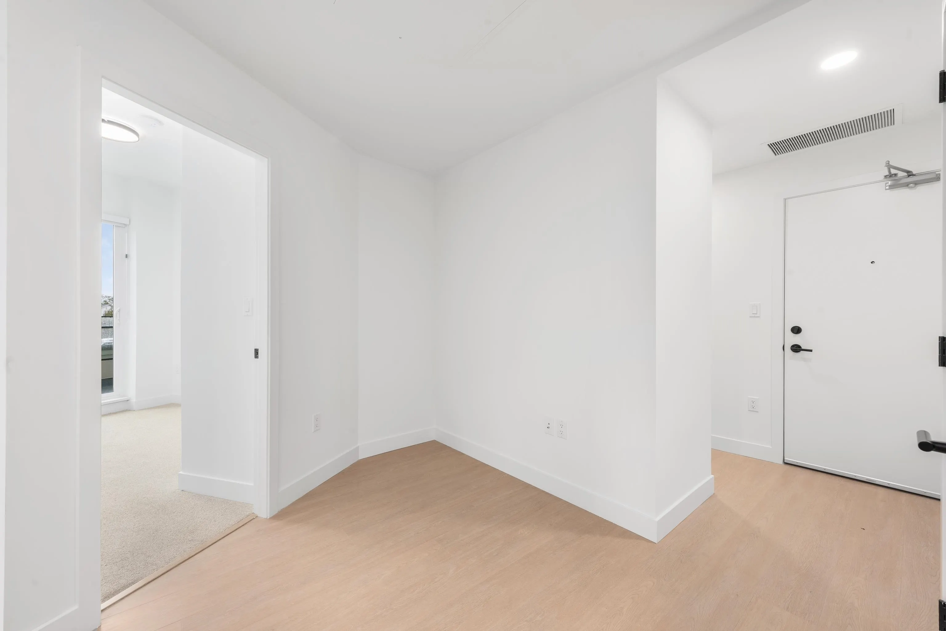 361 422 E 3rd Street