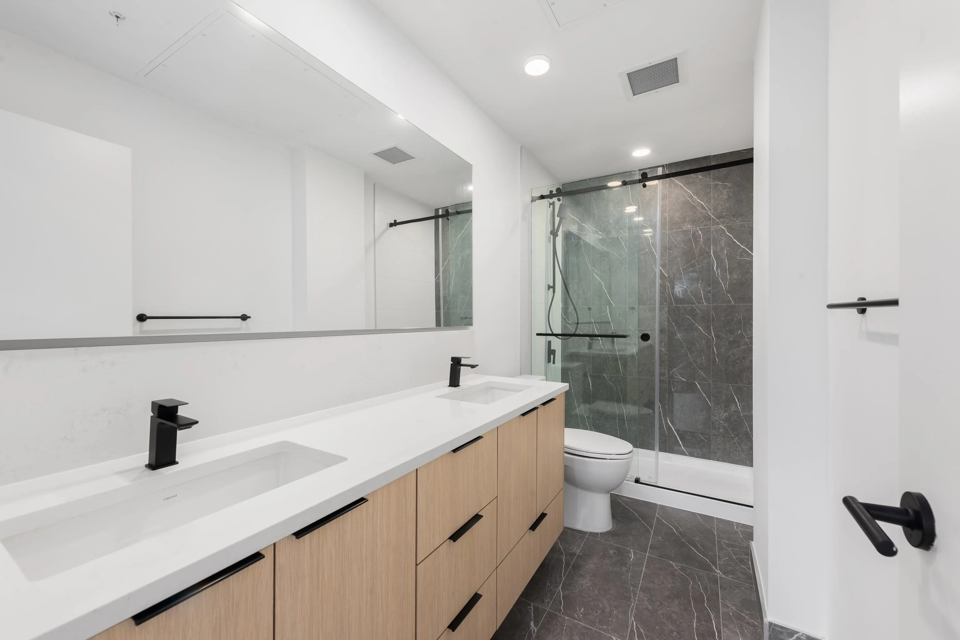 361 422 E 3rd Street