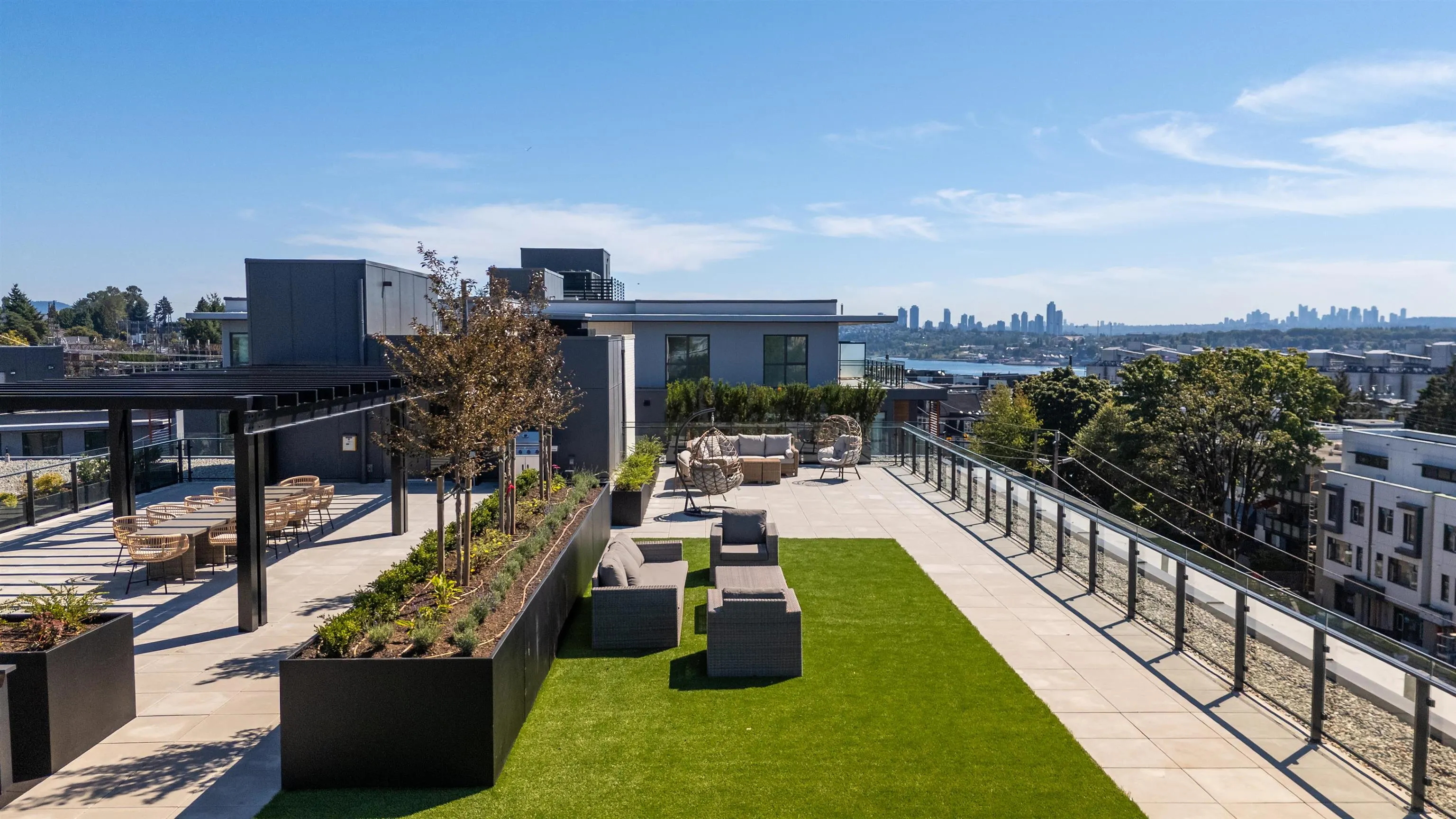 361 422 E 3rd Street