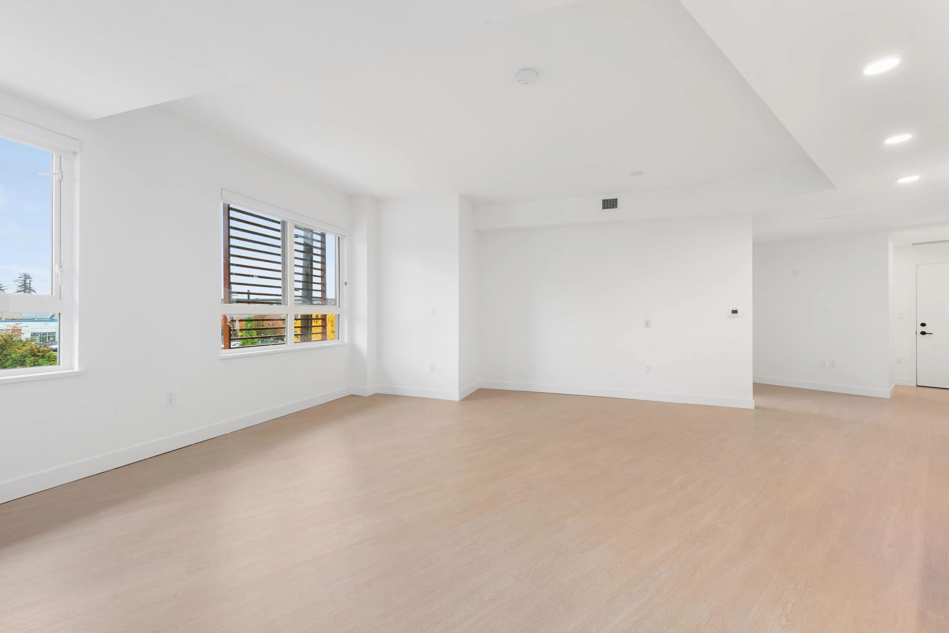 361 422 E 3rd Street